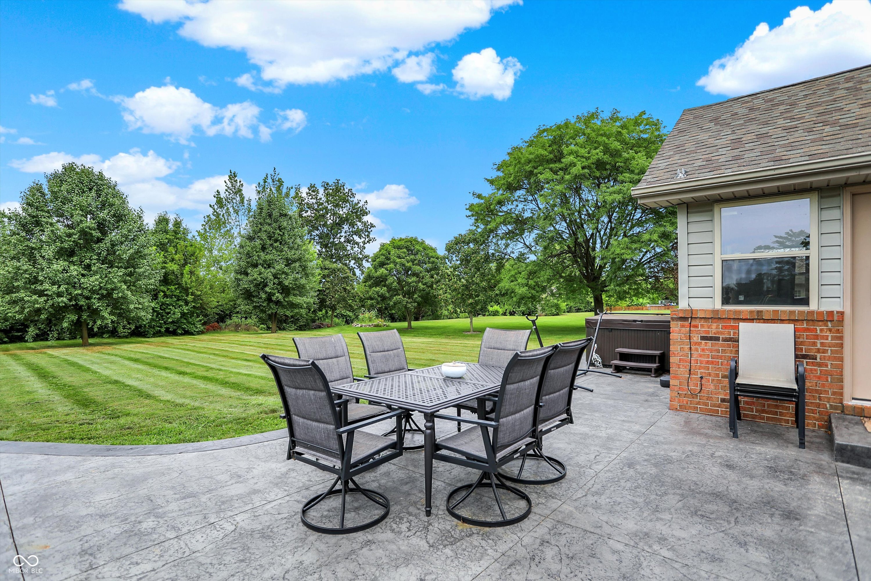 8248 N Mt Vernon Court