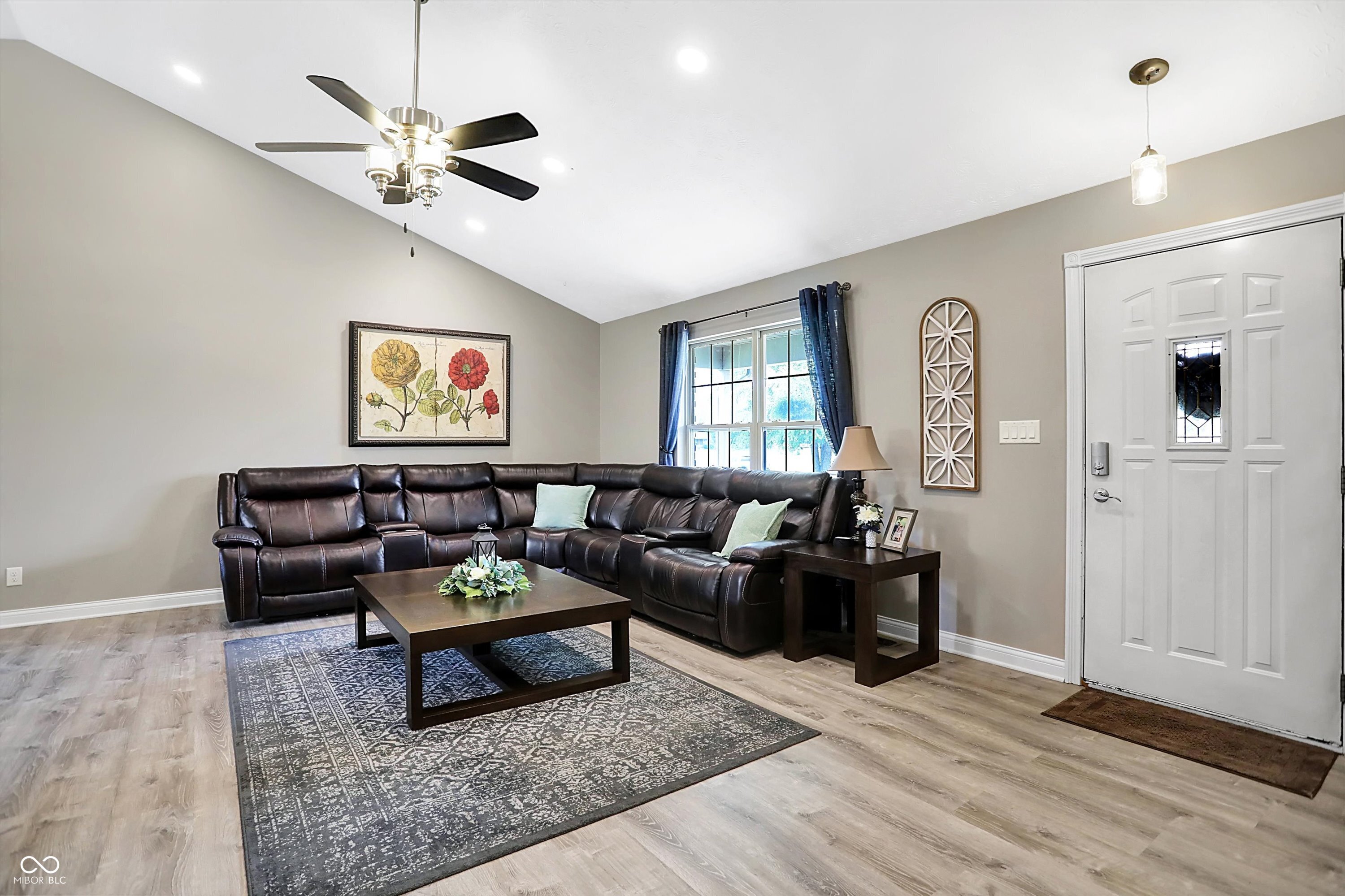 8248 N Mt Vernon Court