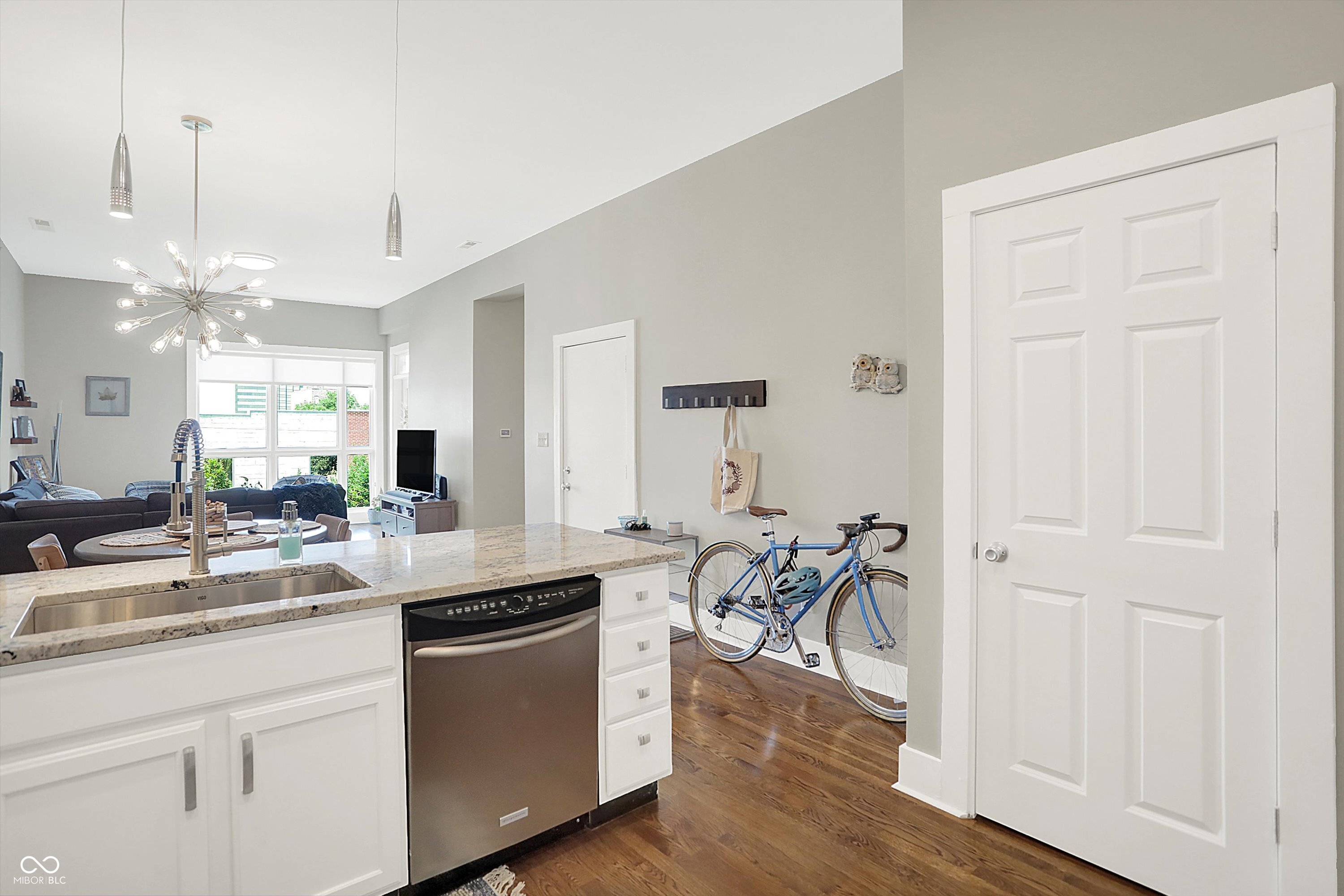 233 E Saint Joseph Street Unit: 3A