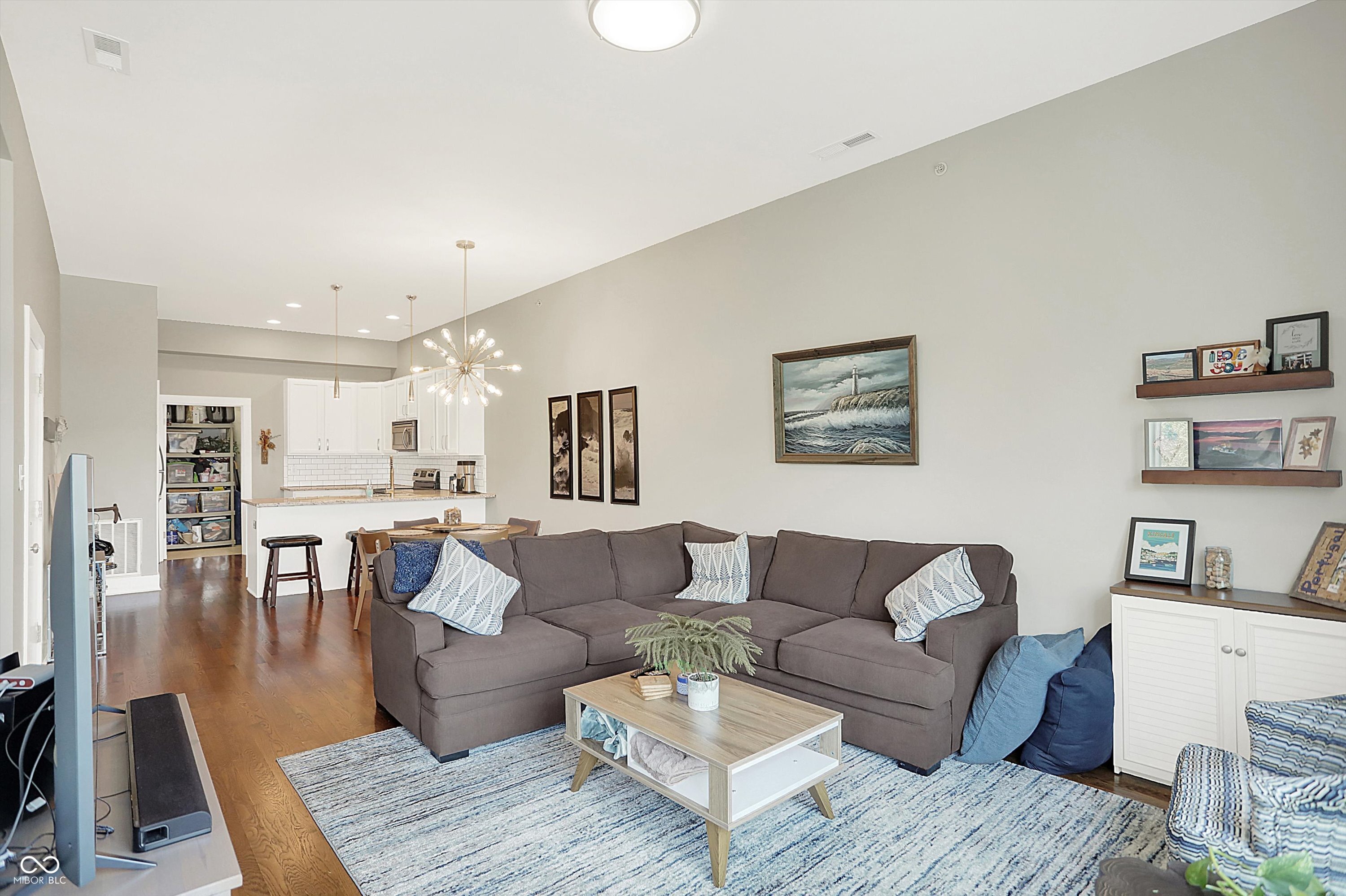 233 E Saint Joseph Street Unit: 3A