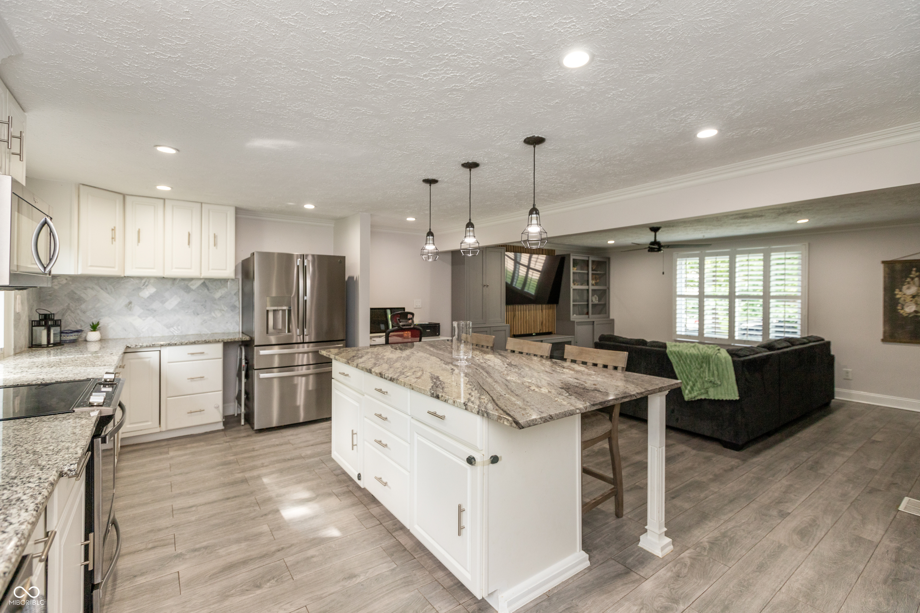 9401 Thornwood Drive