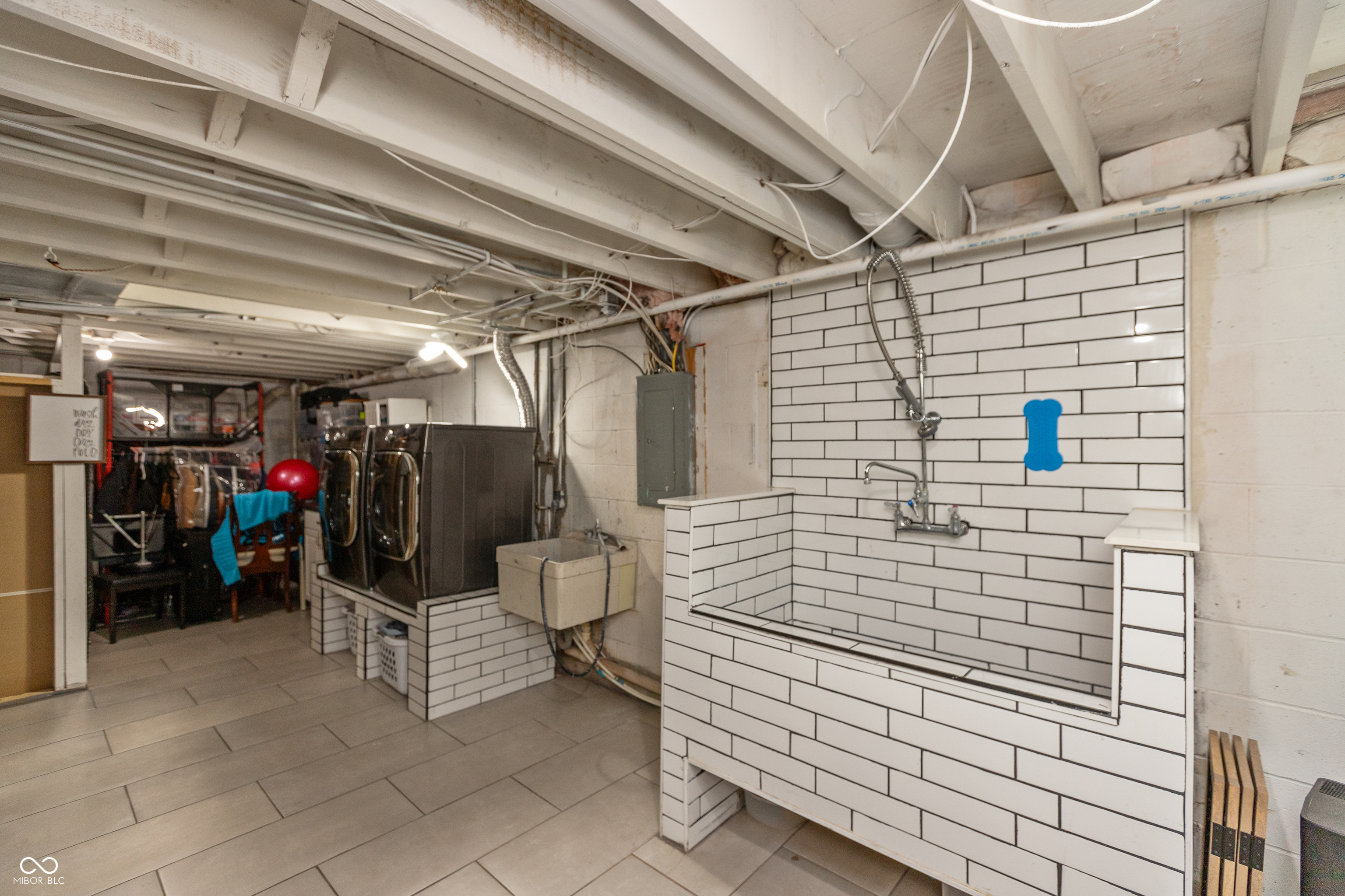 9401 Thornwood Drive