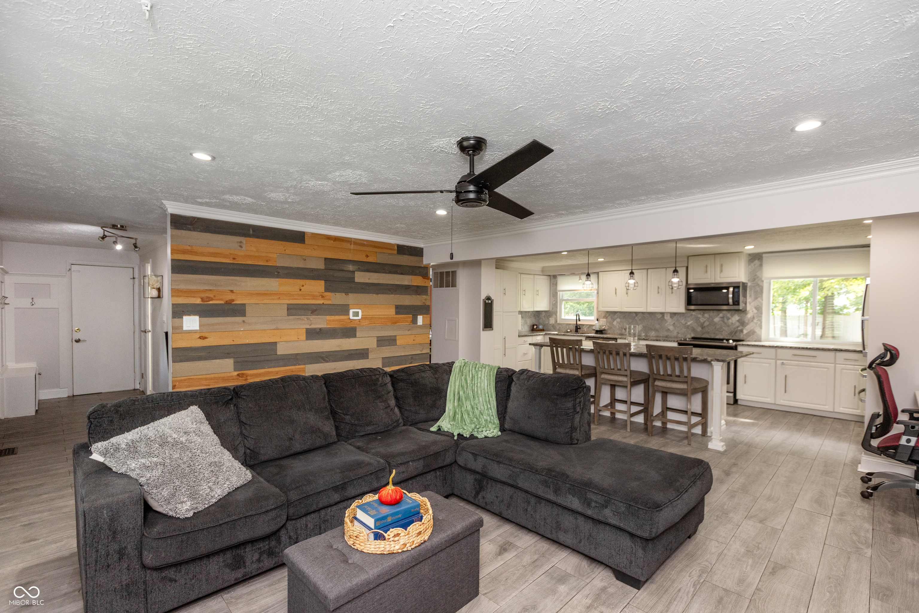 9401 Thornwood Drive