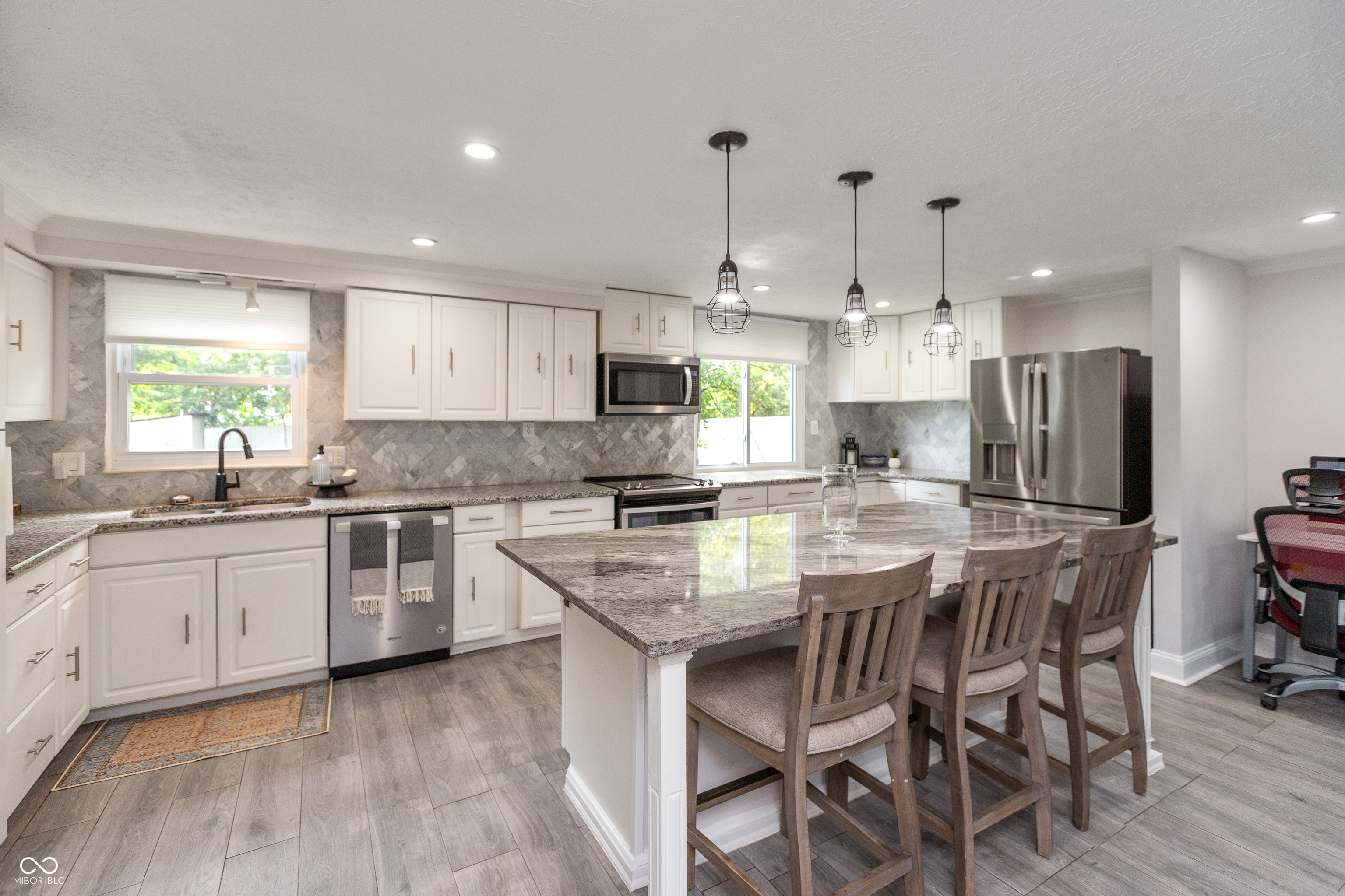 9401 Thornwood Drive