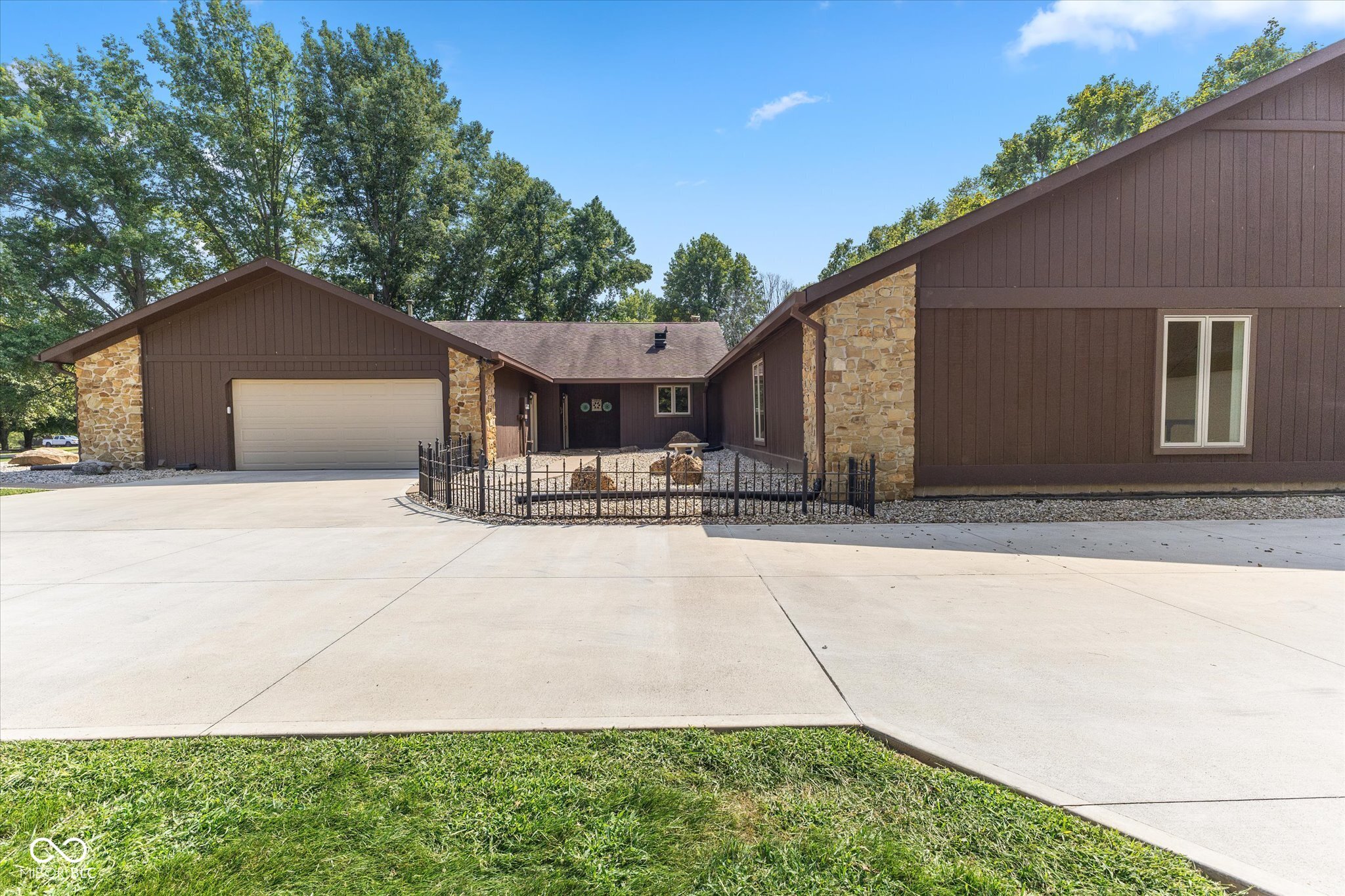 2610 Stonybrook Lane