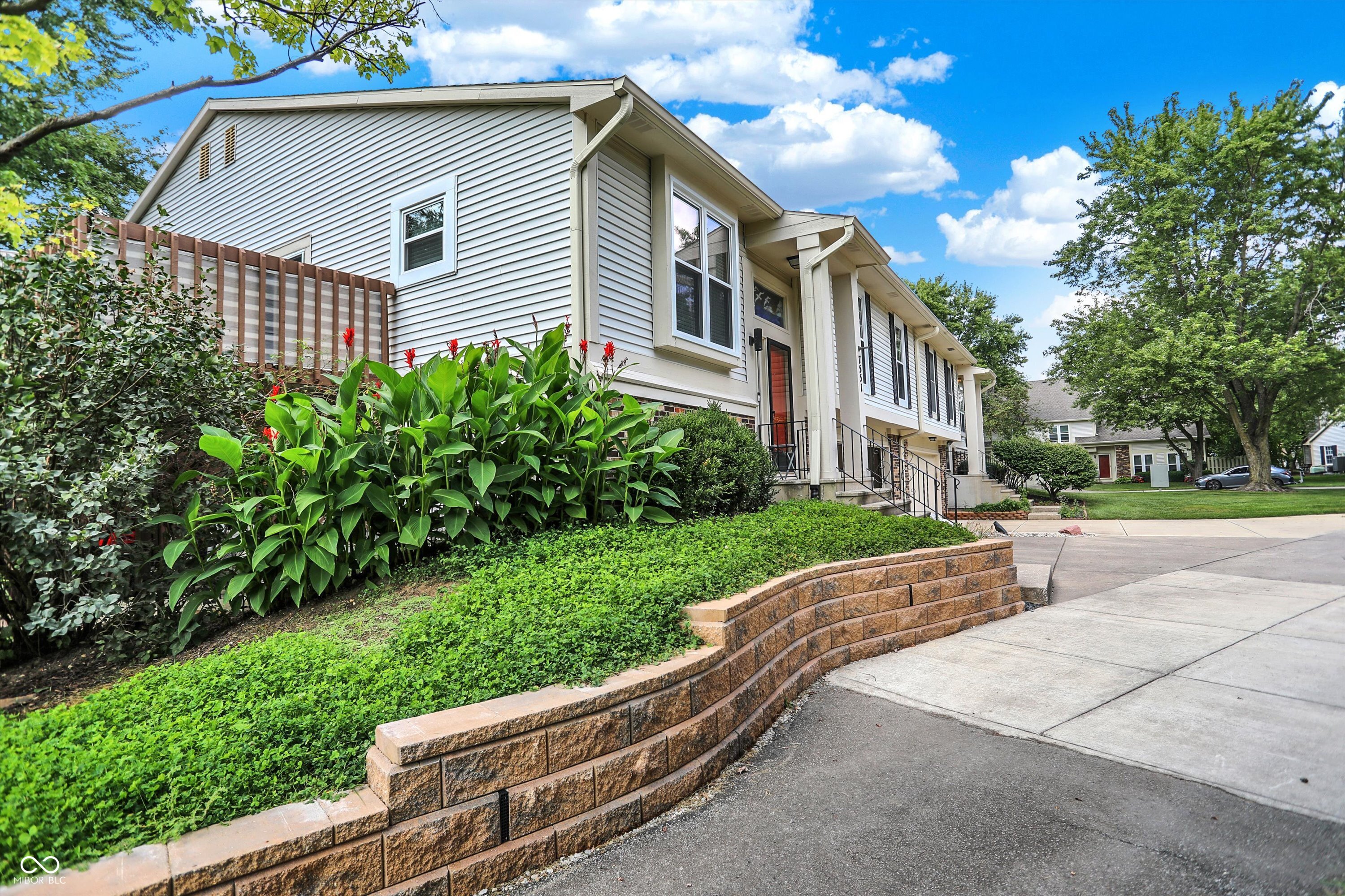 7551 Prairie Lake Drive
