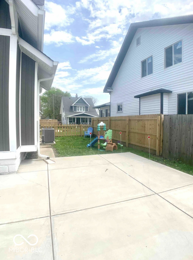 1122 Reid Place