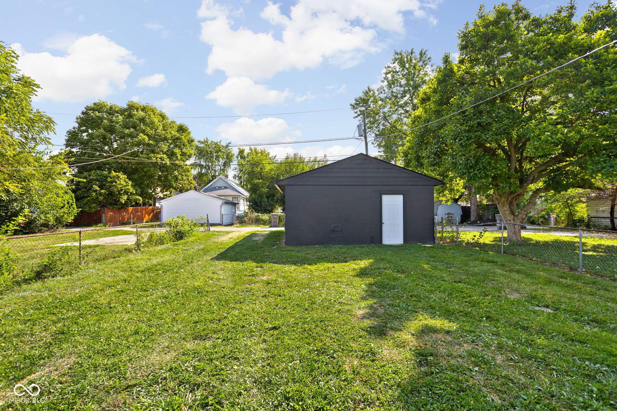 1215 N Gladstone Avenue