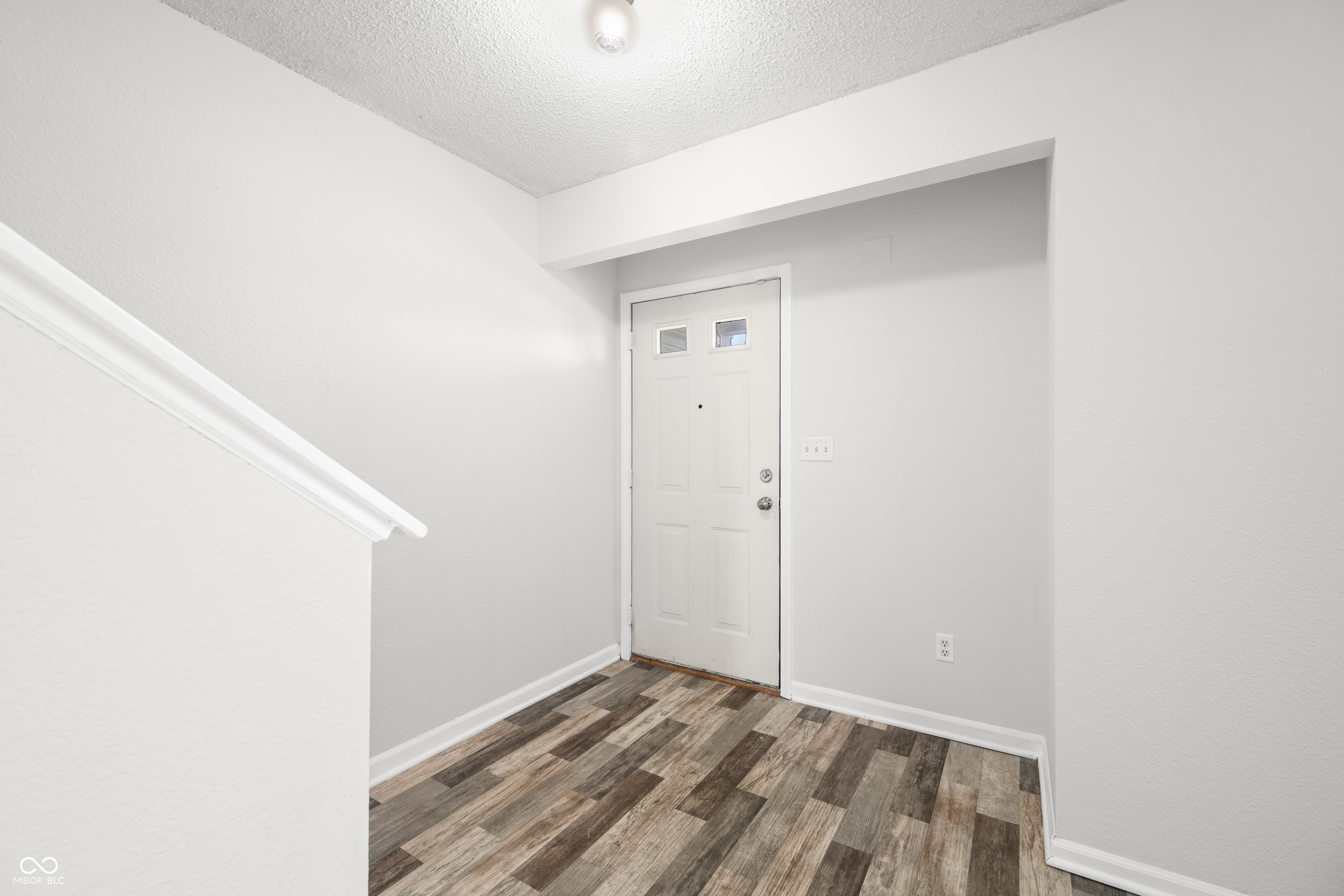 2900 Lakestream Drive