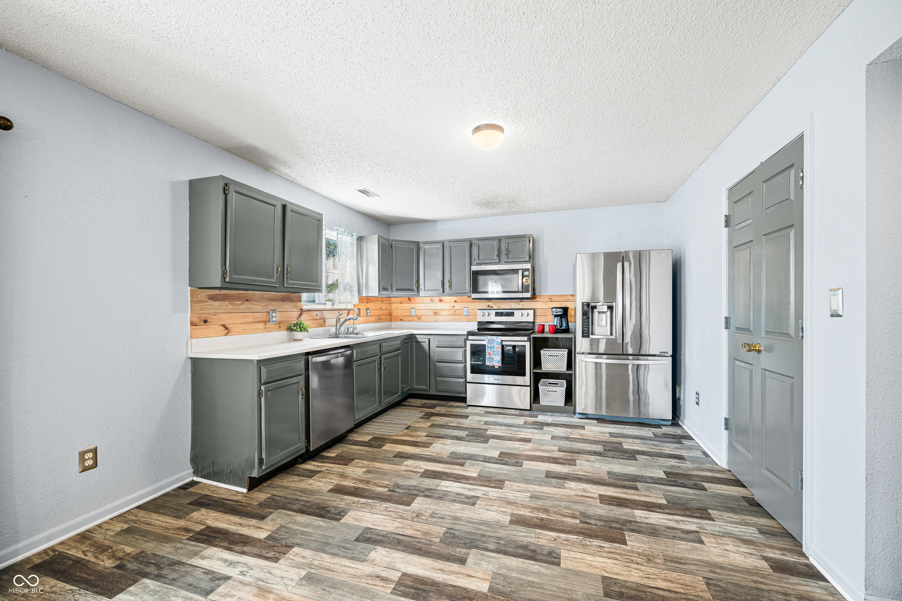 2900 Lakestream Drive