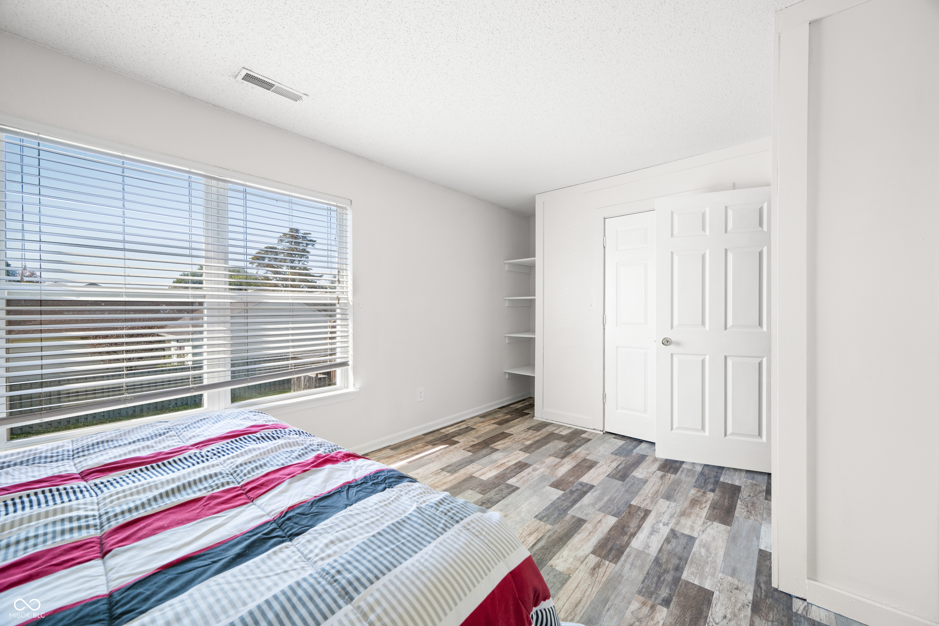 2900 Lakestream Drive