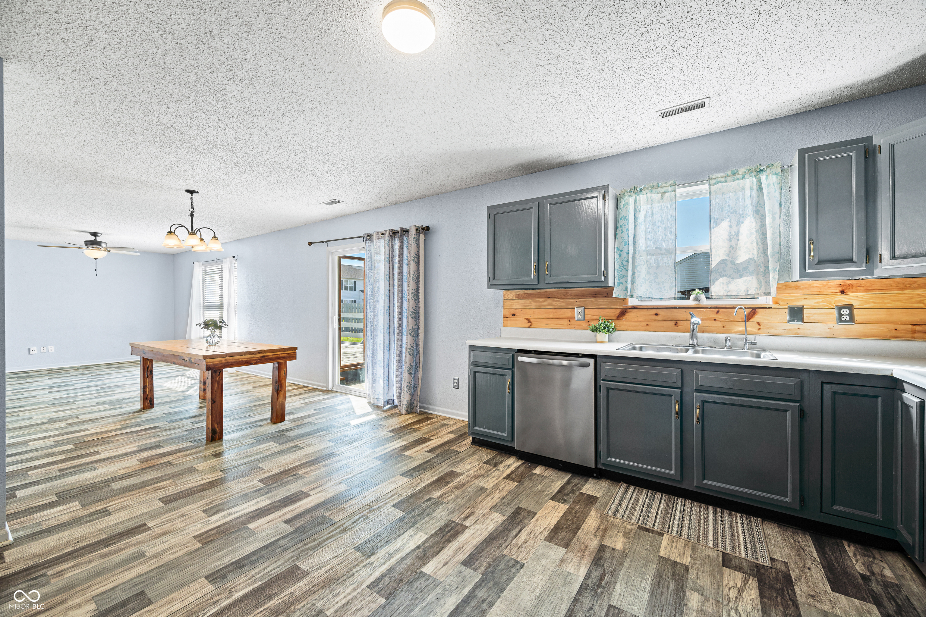 2900 Lakestream Drive