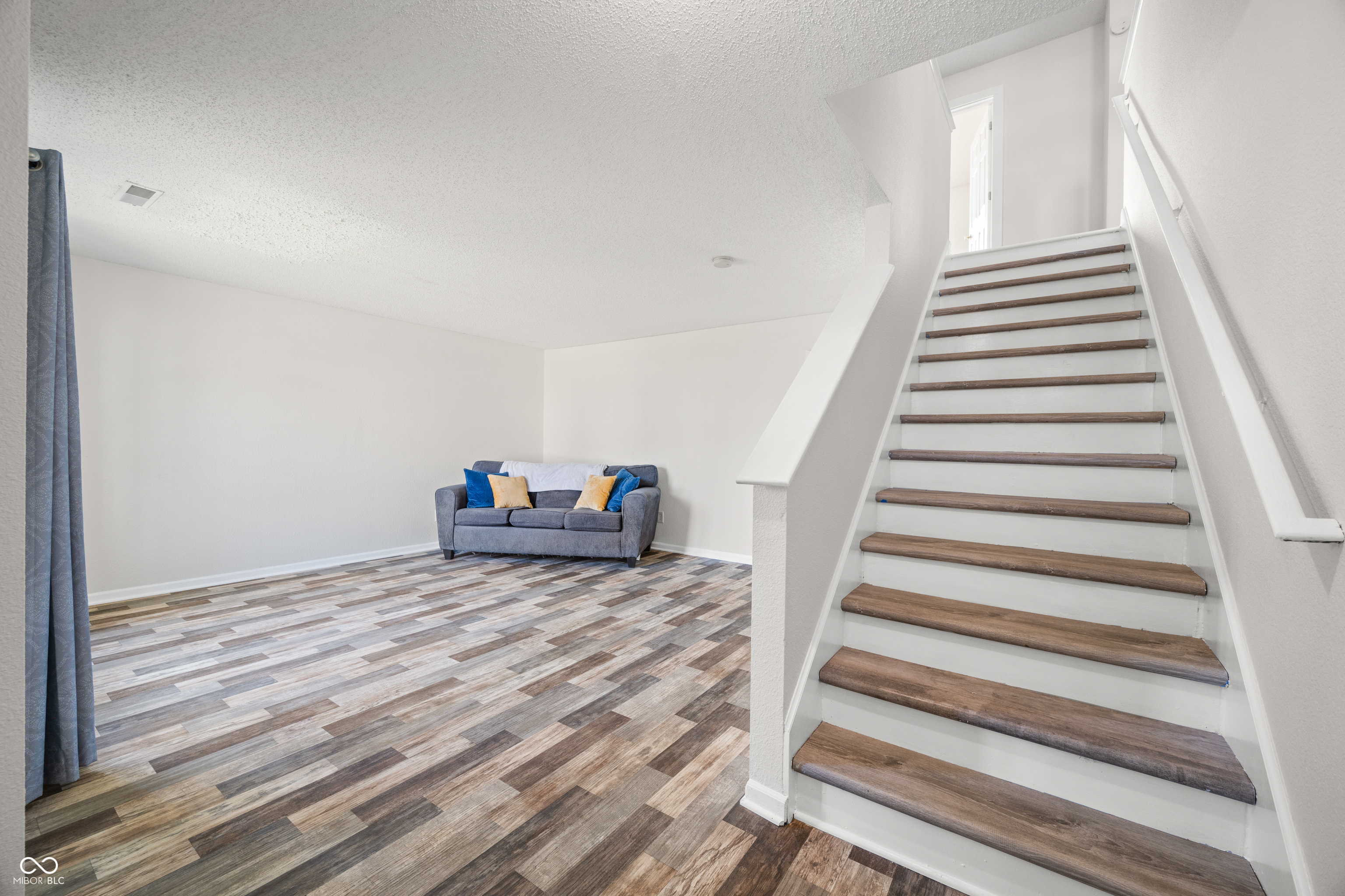 2900 Lakestream Drive