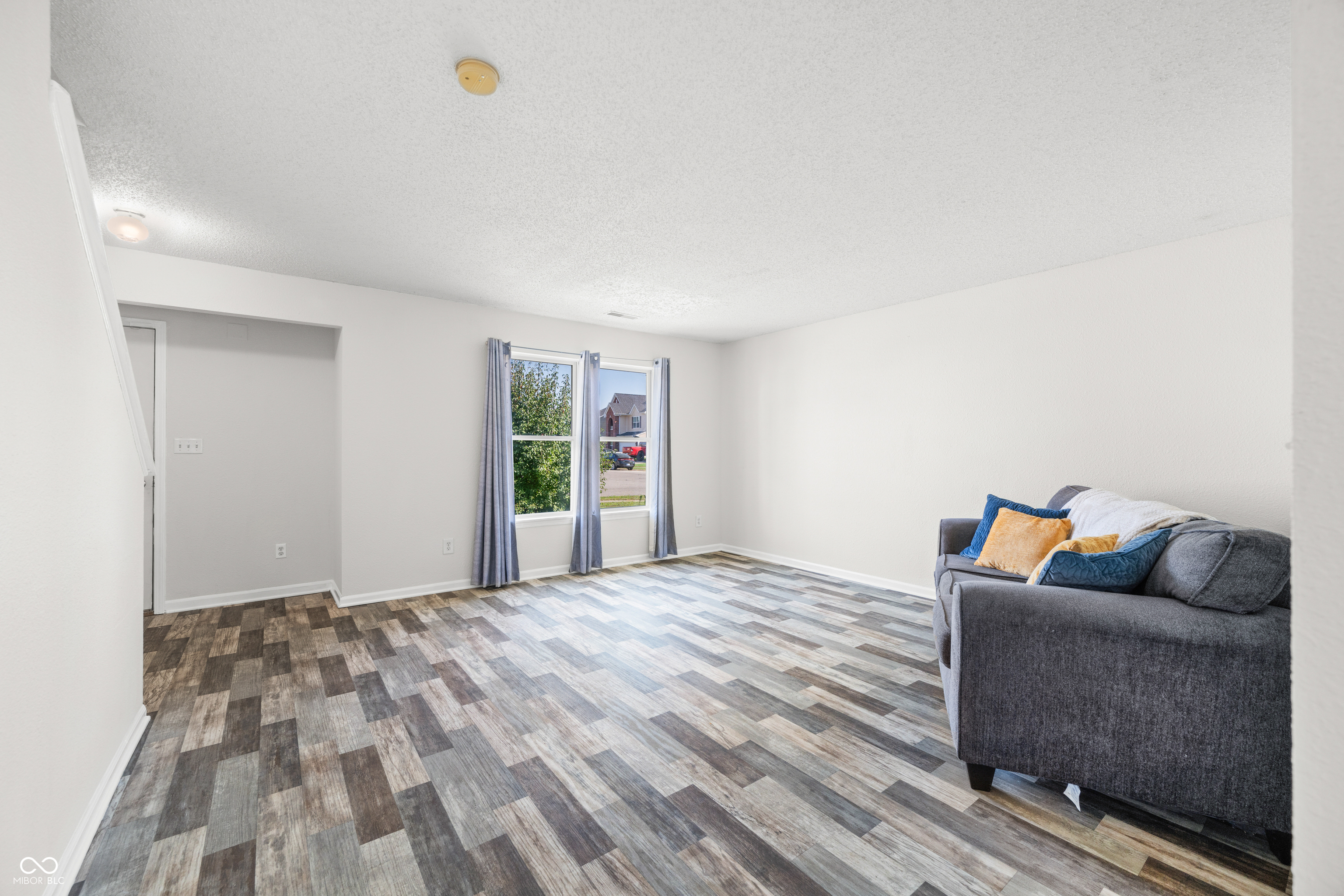 2900 Lakestream Drive