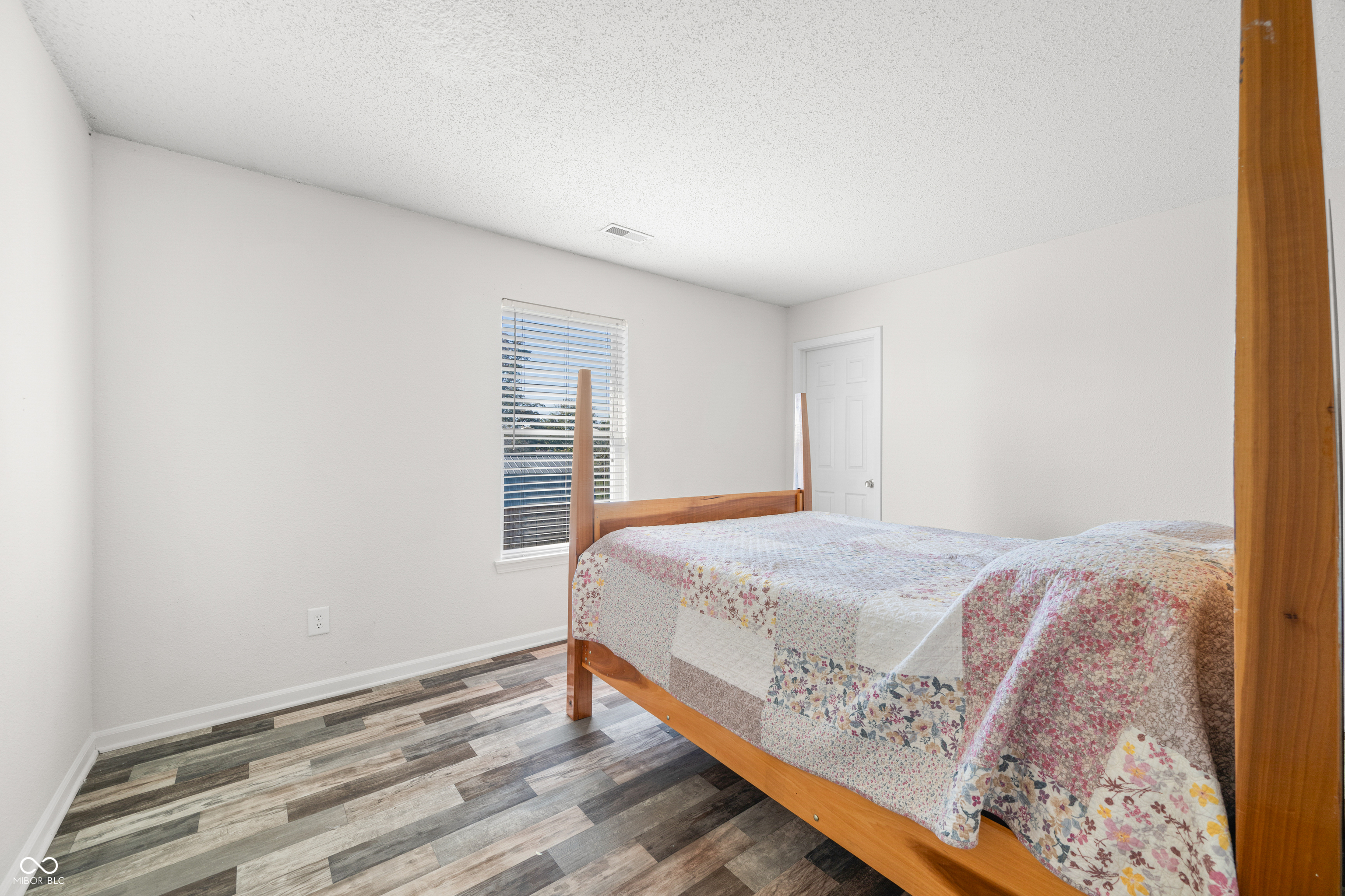 2900 Lakestream Drive