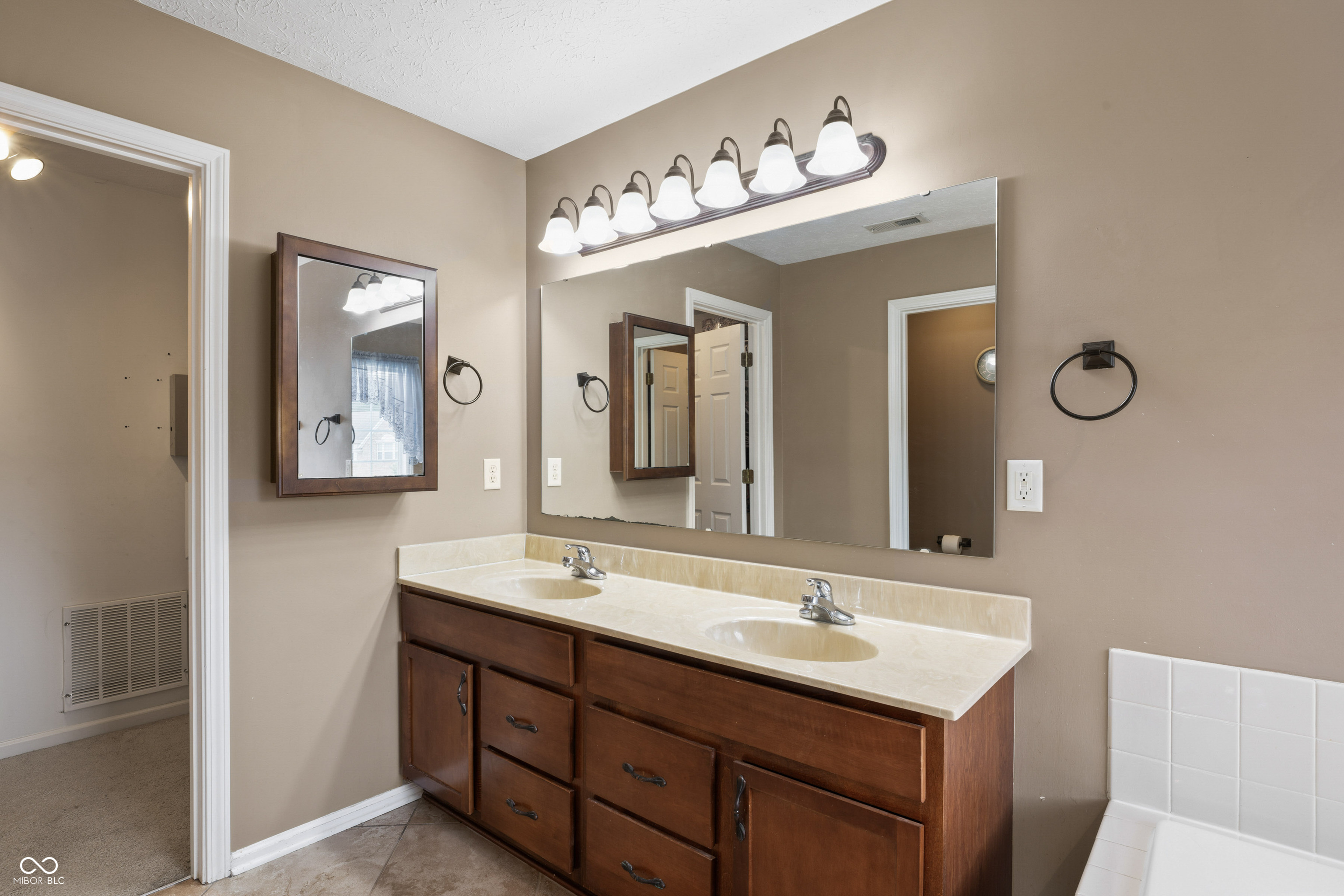 6902 Ashland Pointe Drive