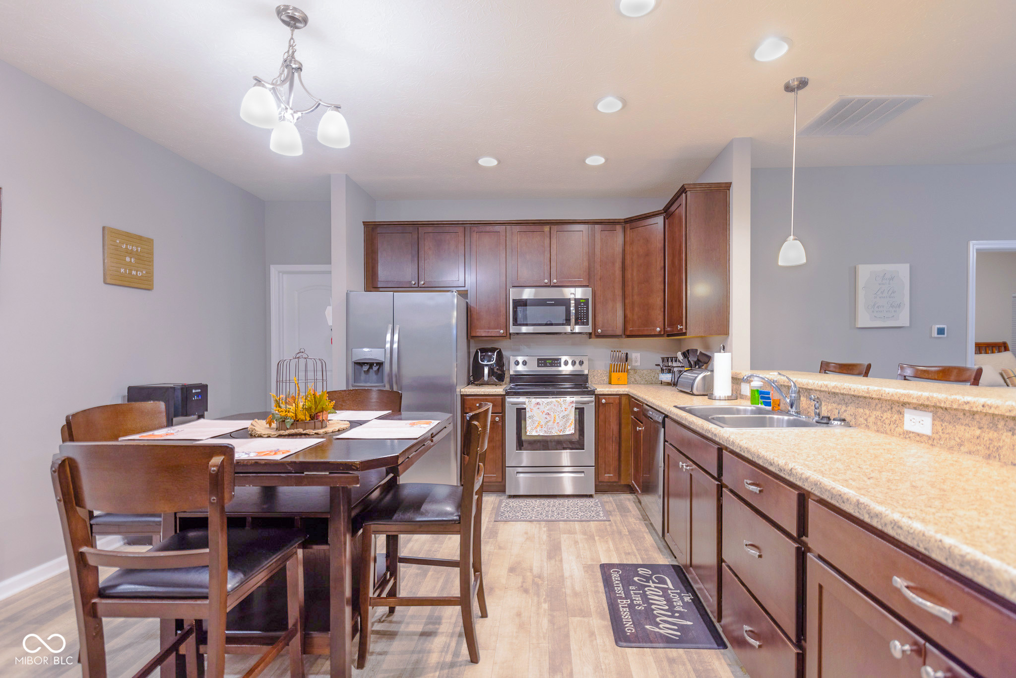 2332 Longleaf Lane