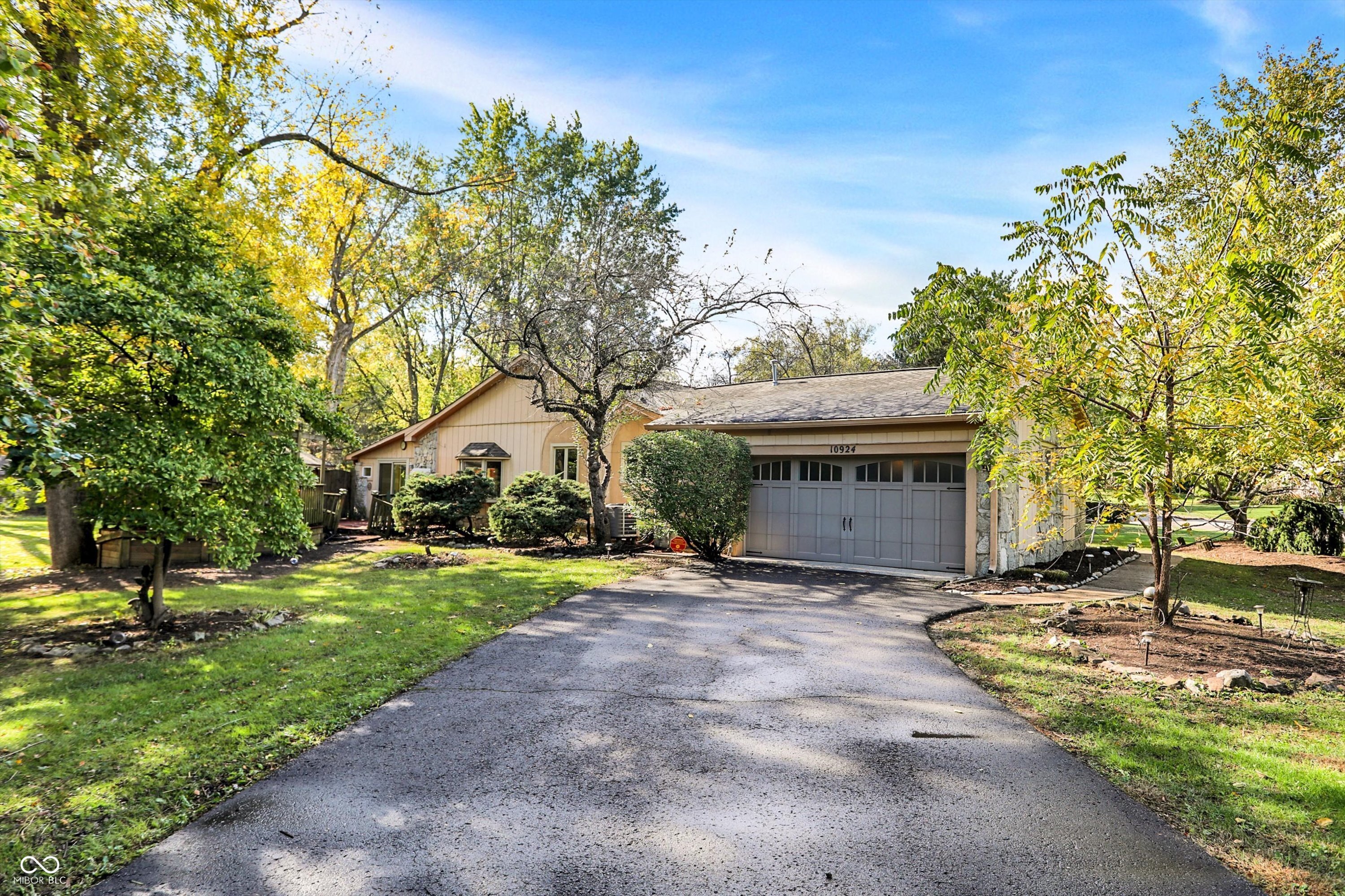 10924 Thunderbird Drive