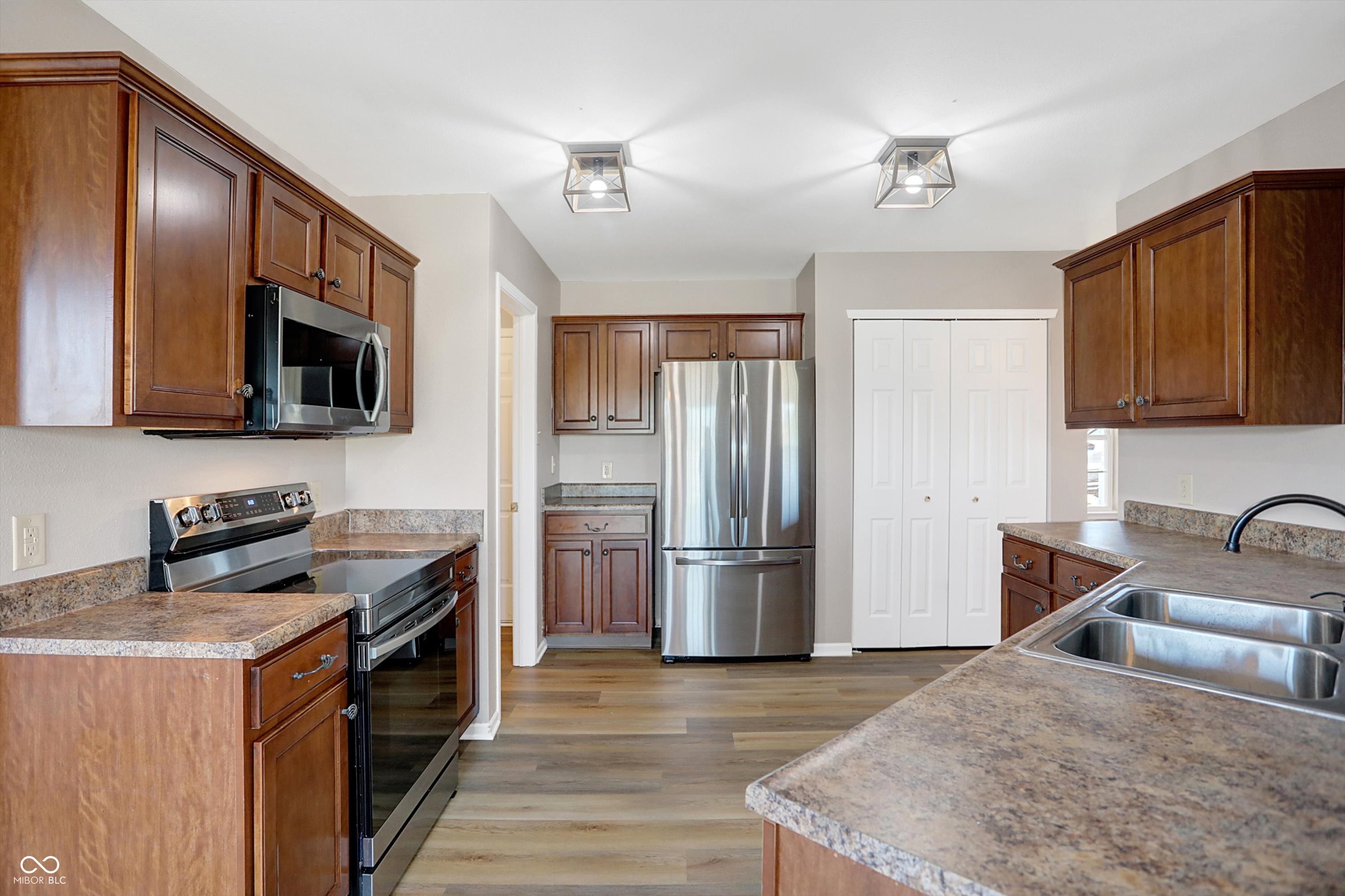 3125 Arrowroot Way