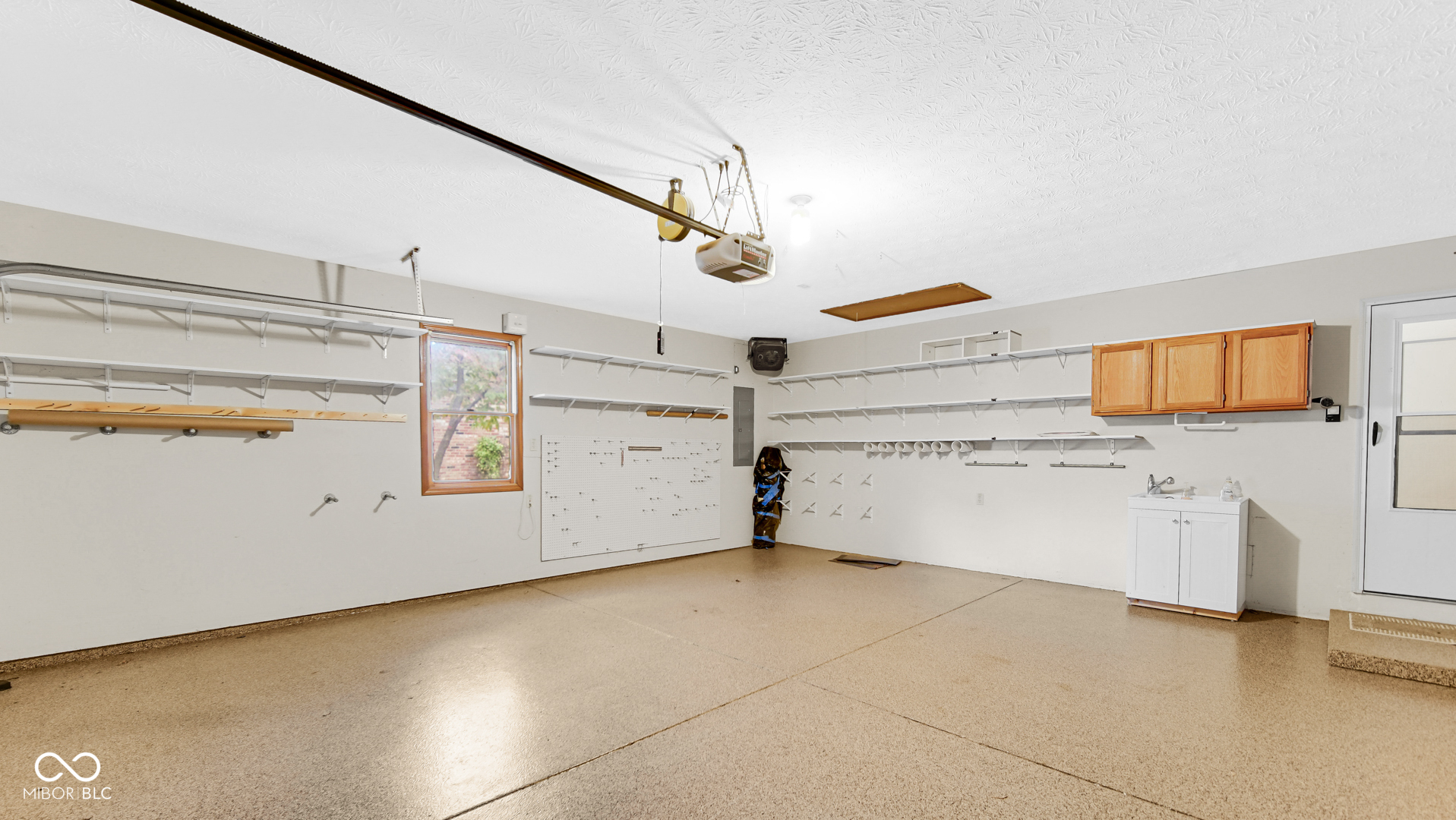 212 Hollowview Drive