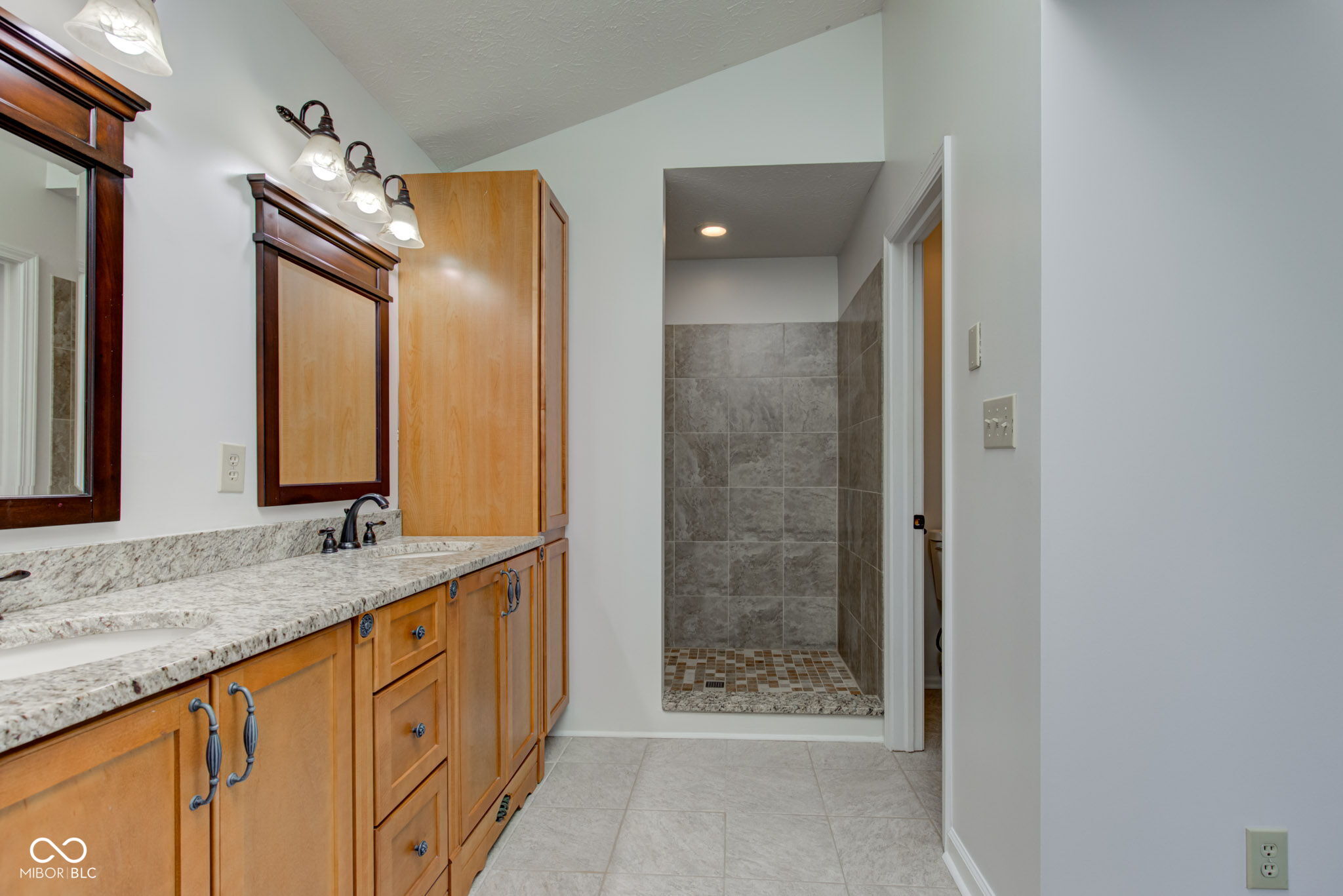 6489 Hunters Green Place