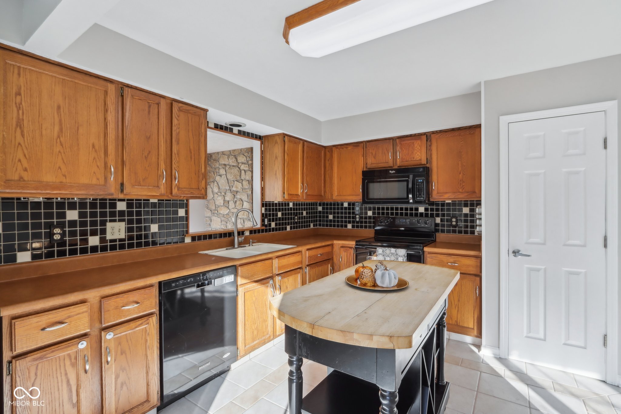 6913 Hardwood Drive