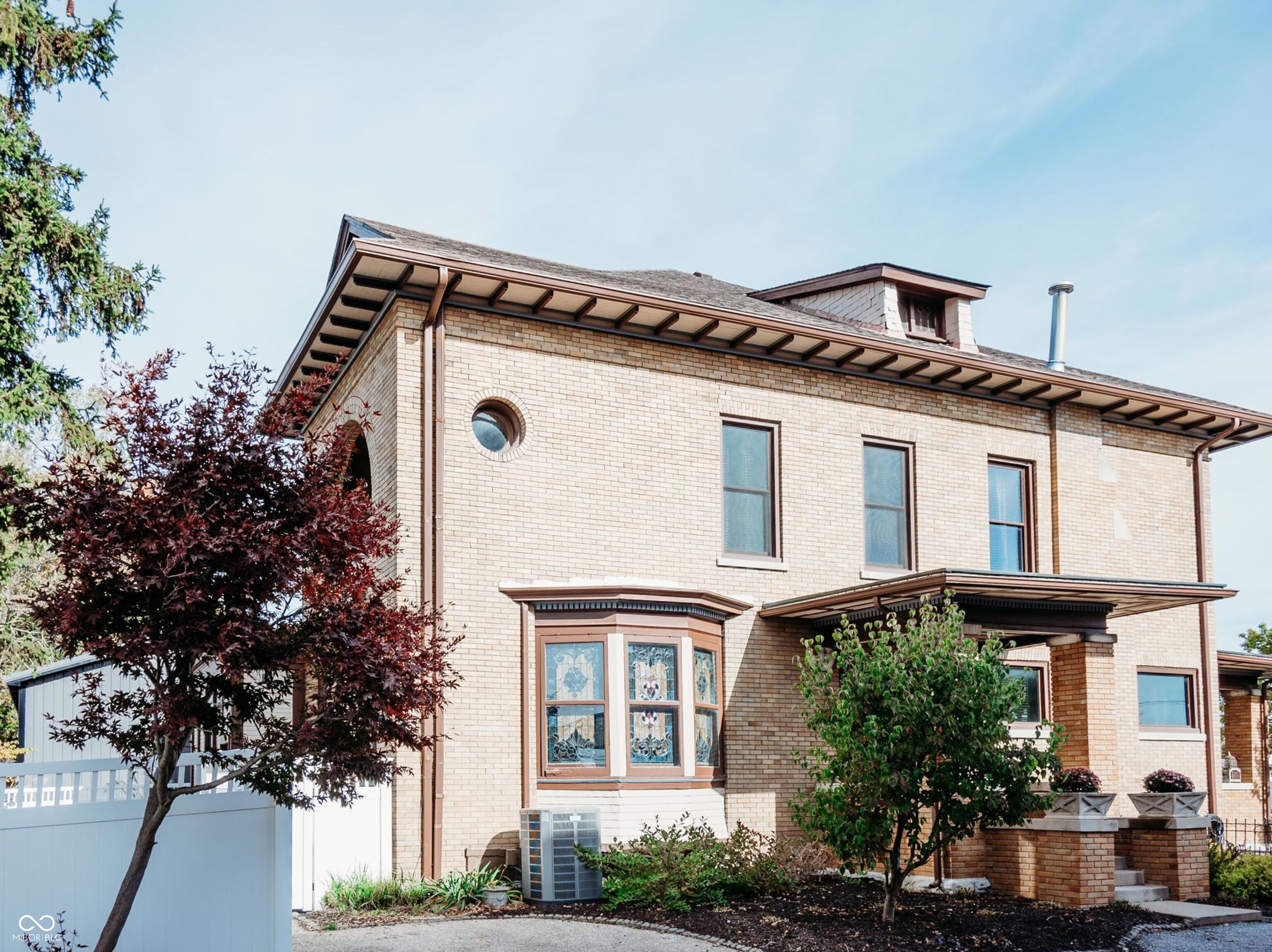 222 N Independence Street