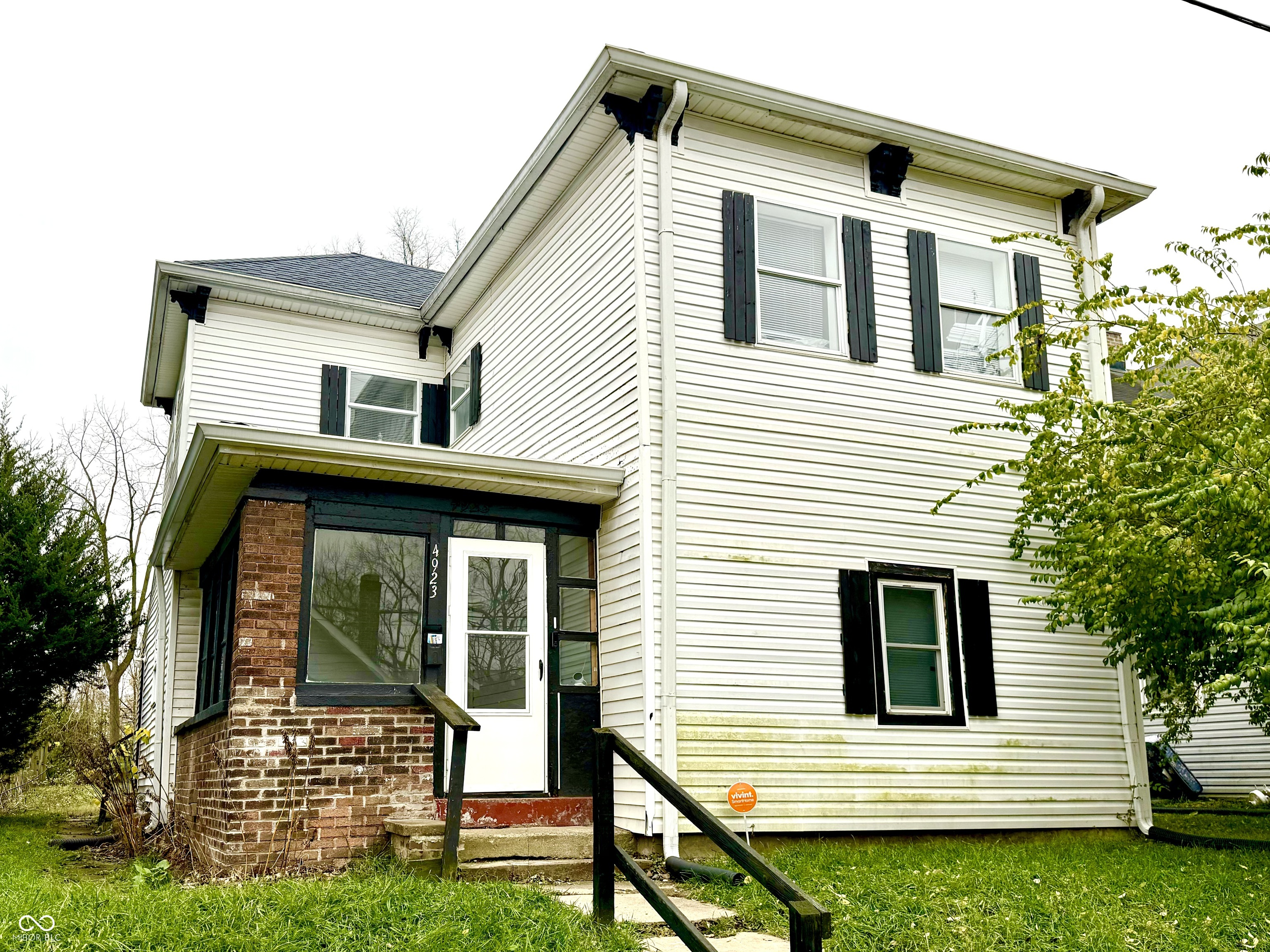 4923 E University Avenue