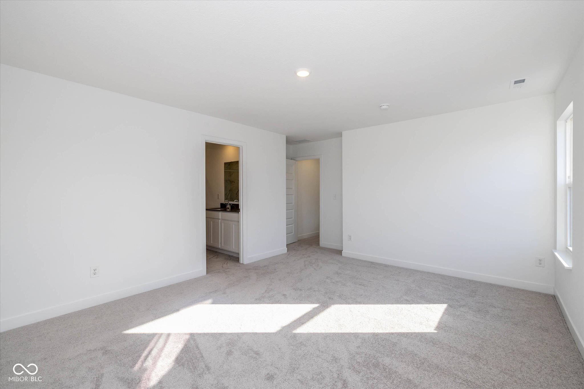 408 Lincoln Circle West