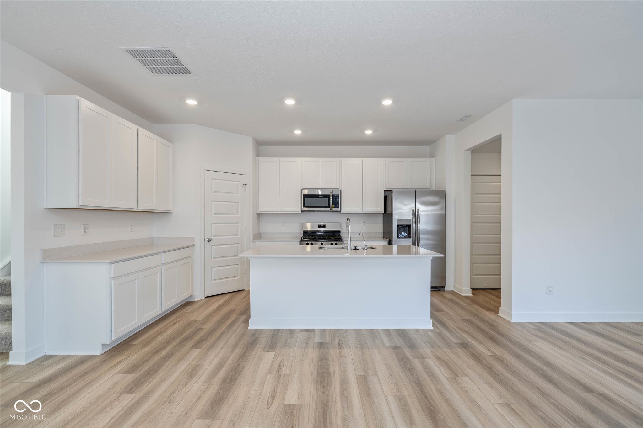 408 Lincoln Circle West