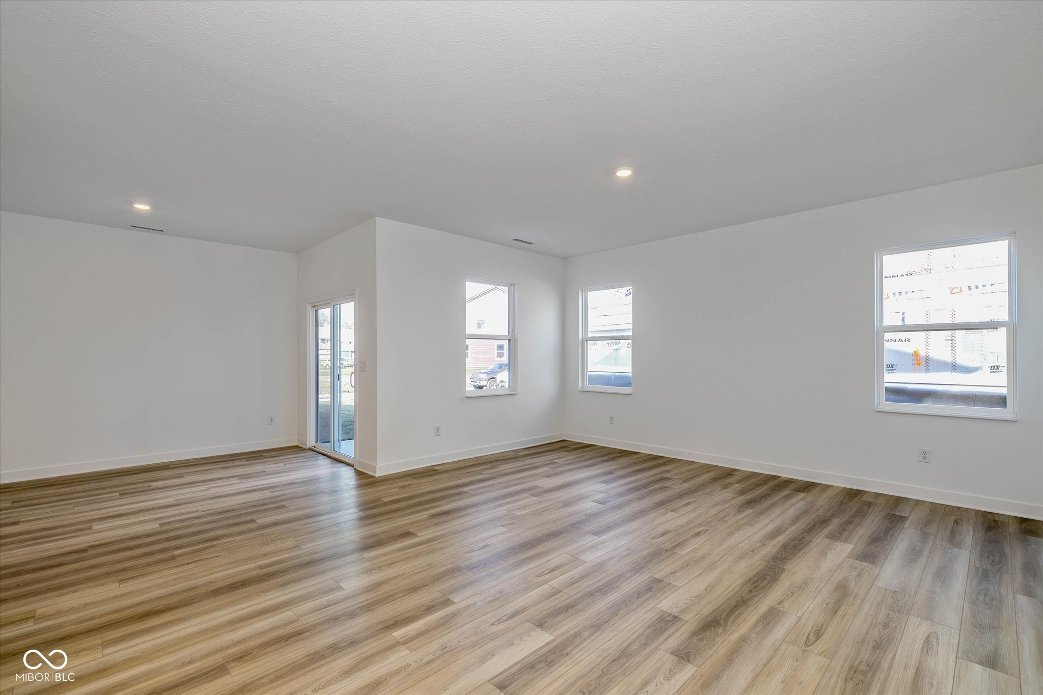 408 Lincoln Circle West