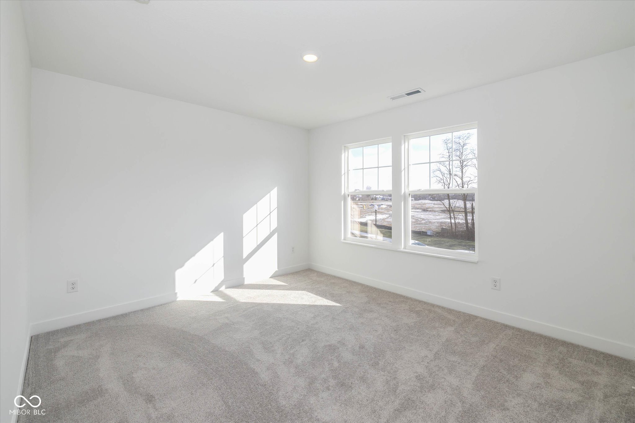 408 Lincoln Circle West