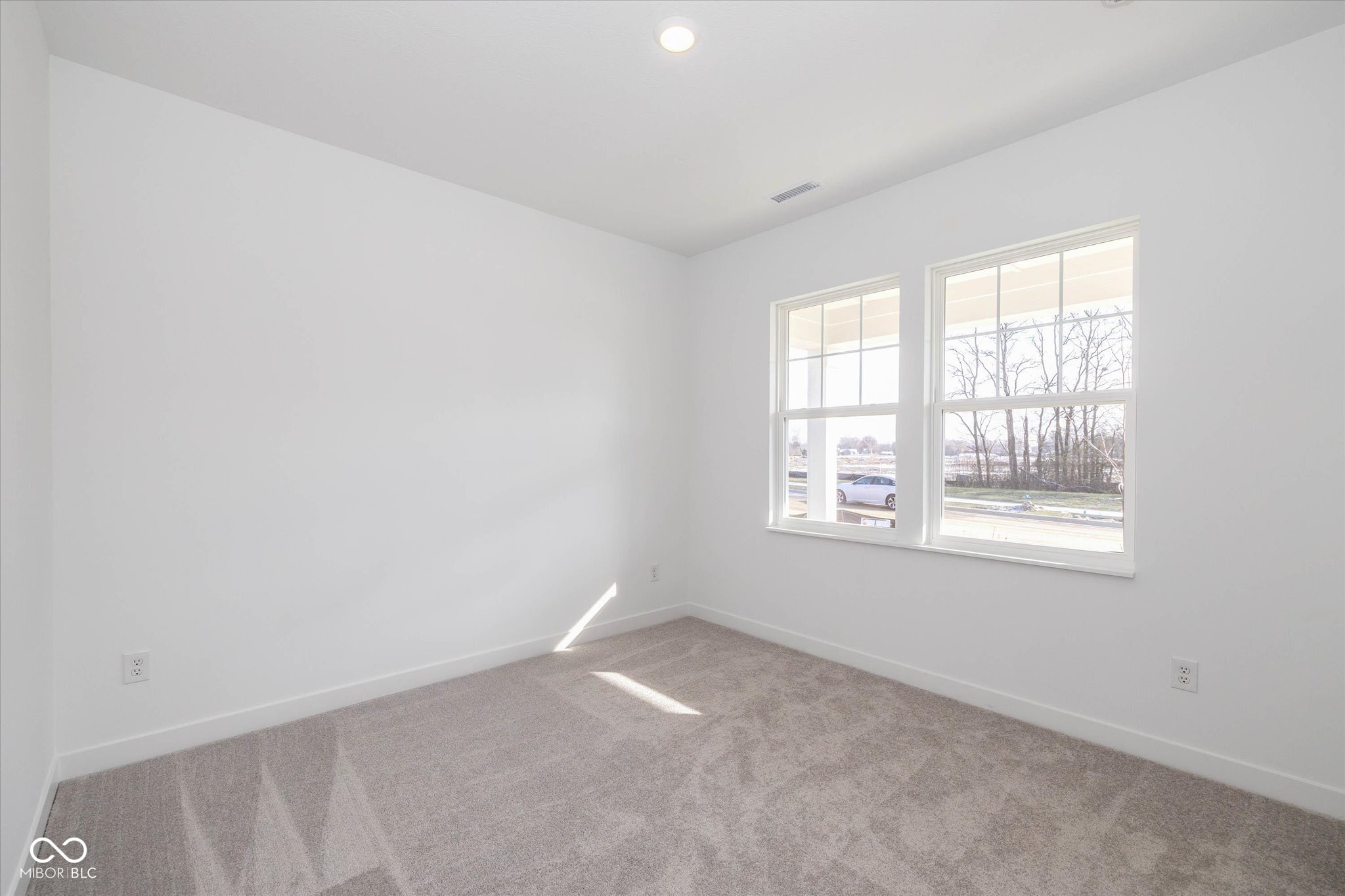 408 Lincoln Circle West