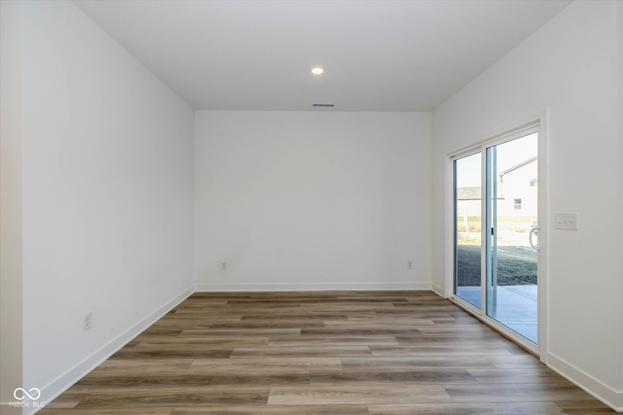 408 Lincoln Circle West