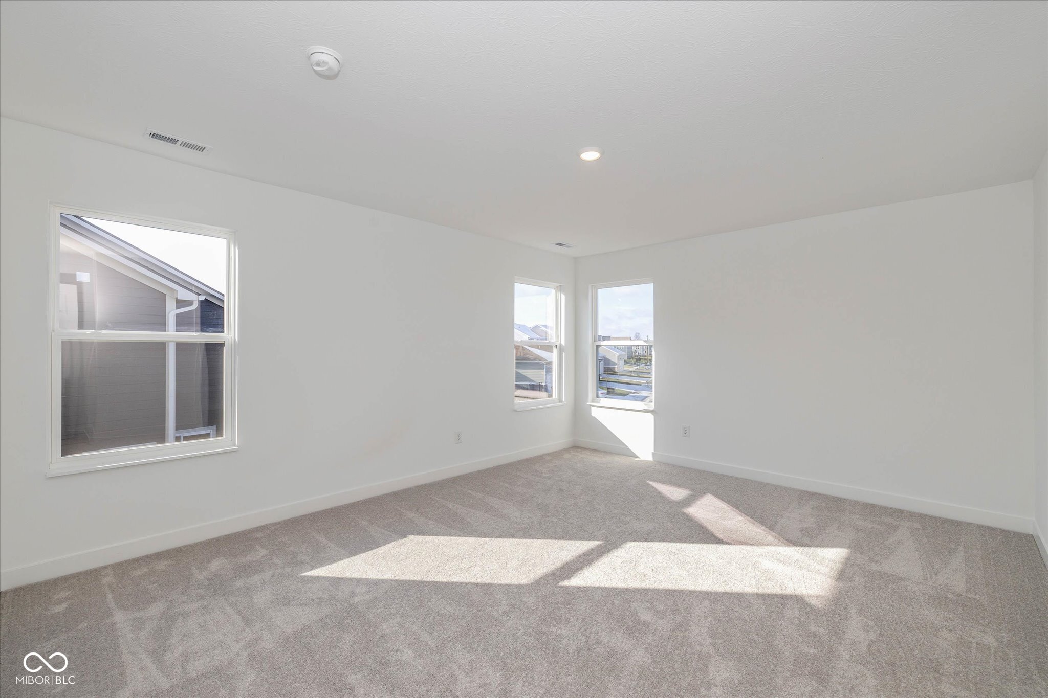 408 Lincoln Circle West