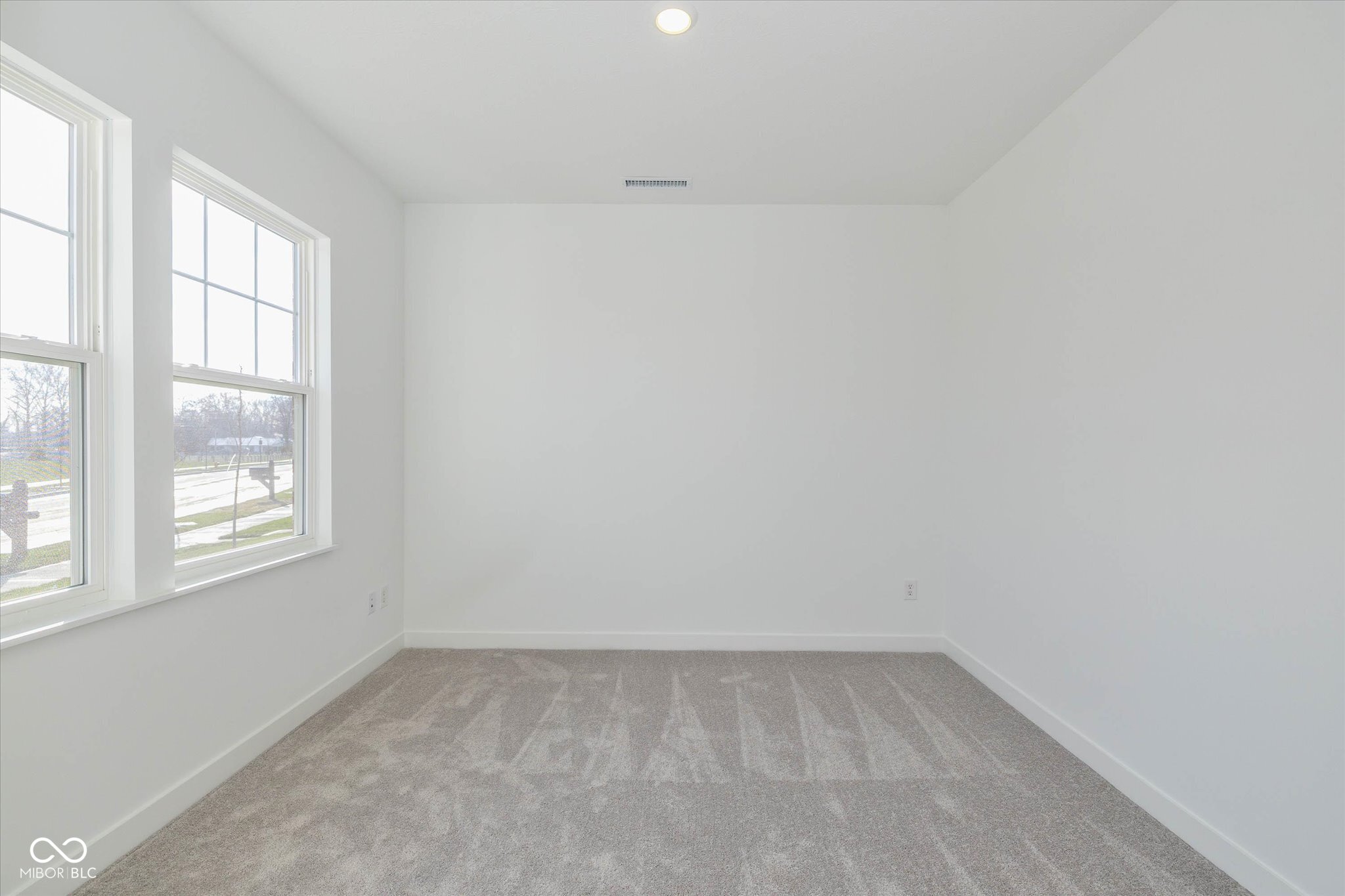 408 Lincoln Circle West