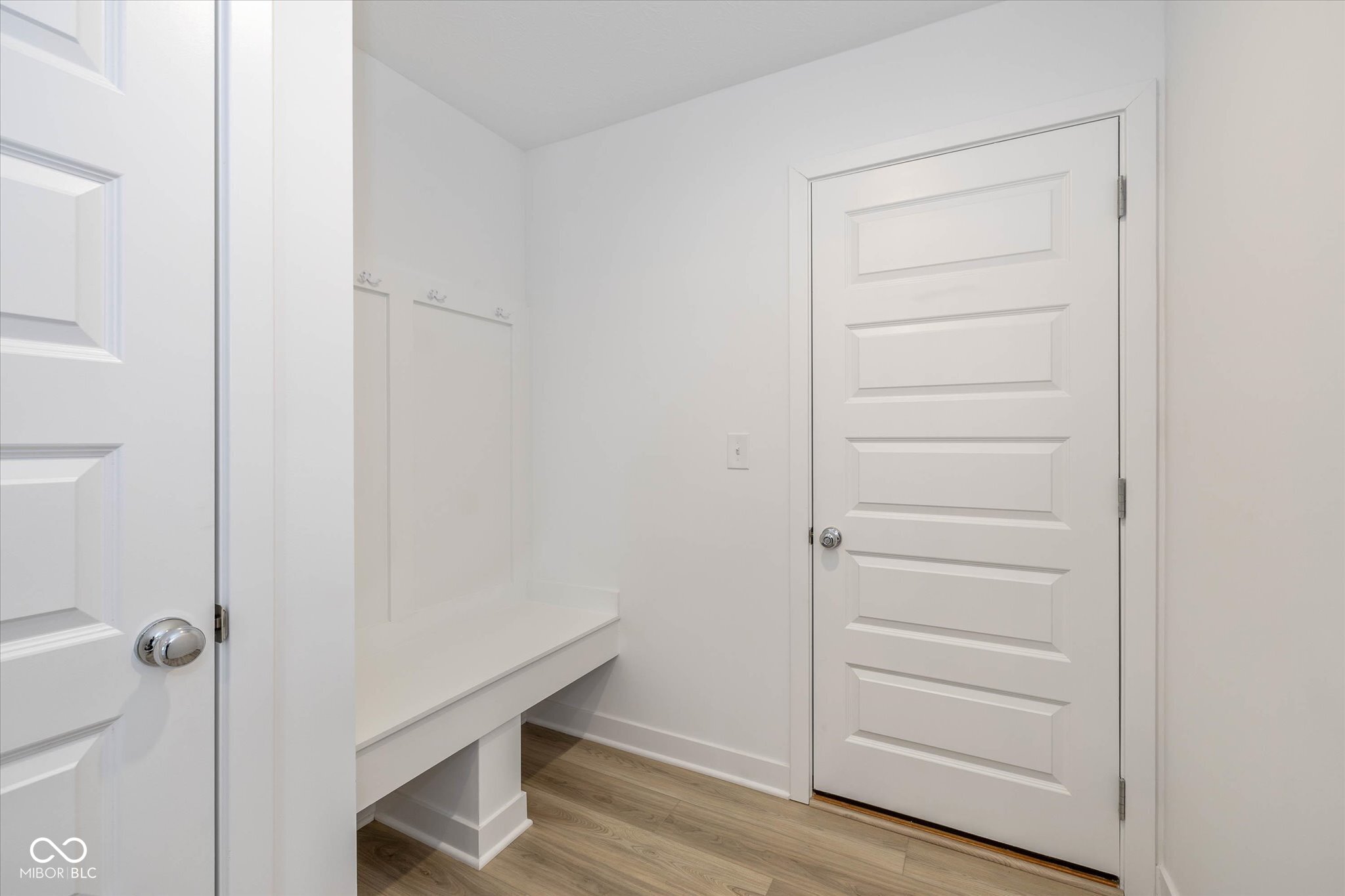408 Lincoln Circle West