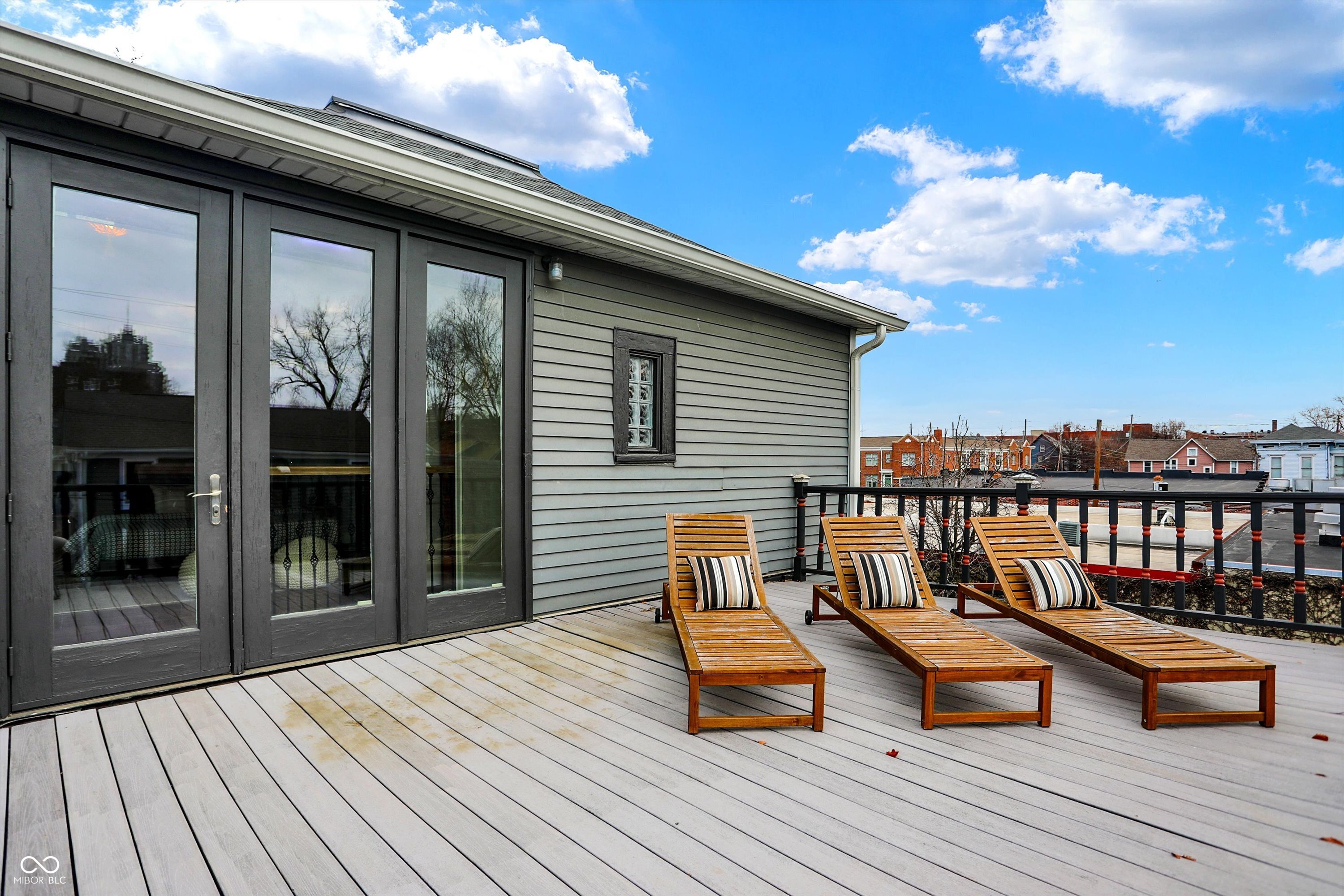219 E 10th Street