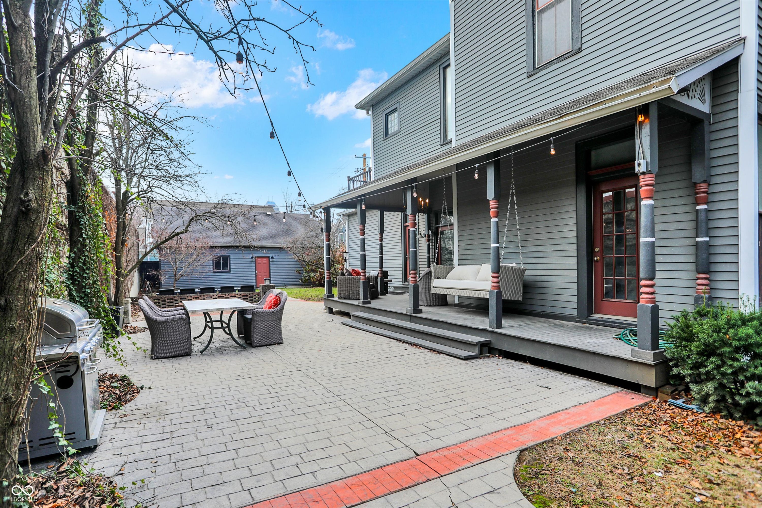 219 E 10th Street