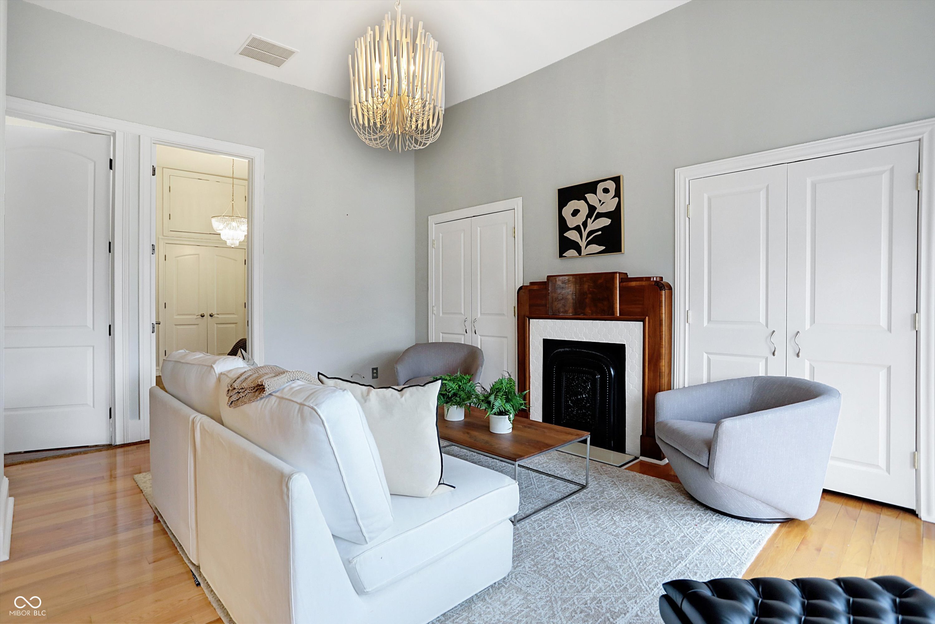 219 E 10th Street