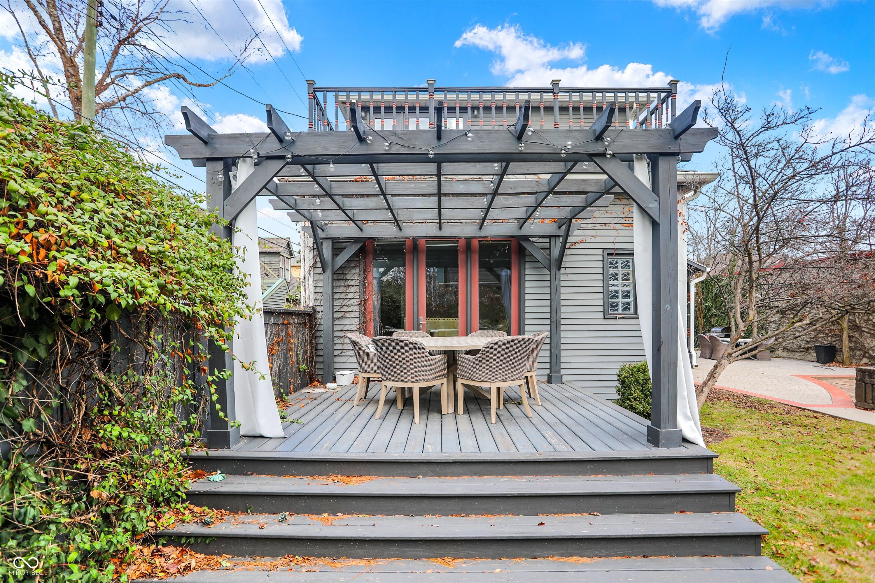 219 E 10th Street