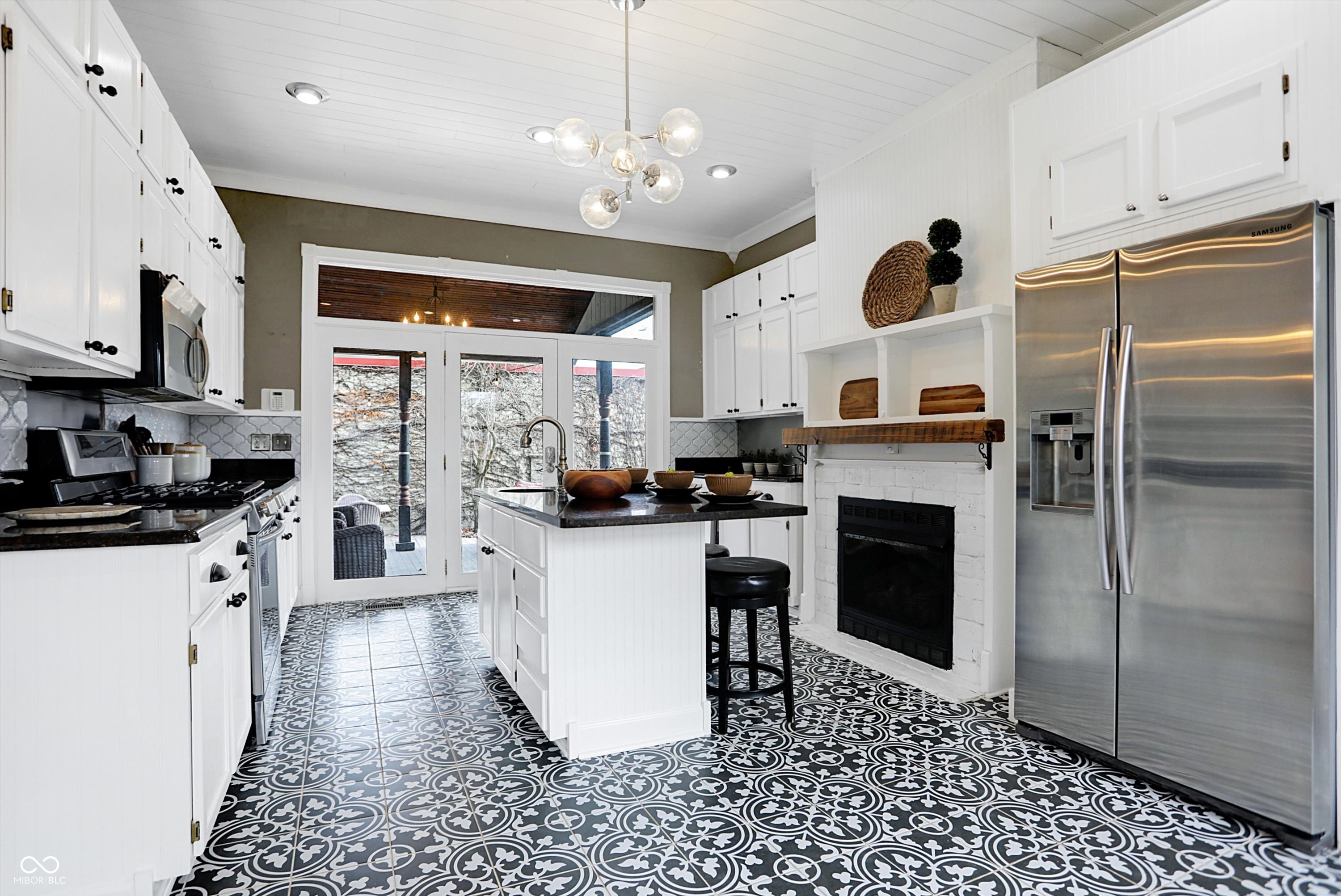 219 E 10th Street