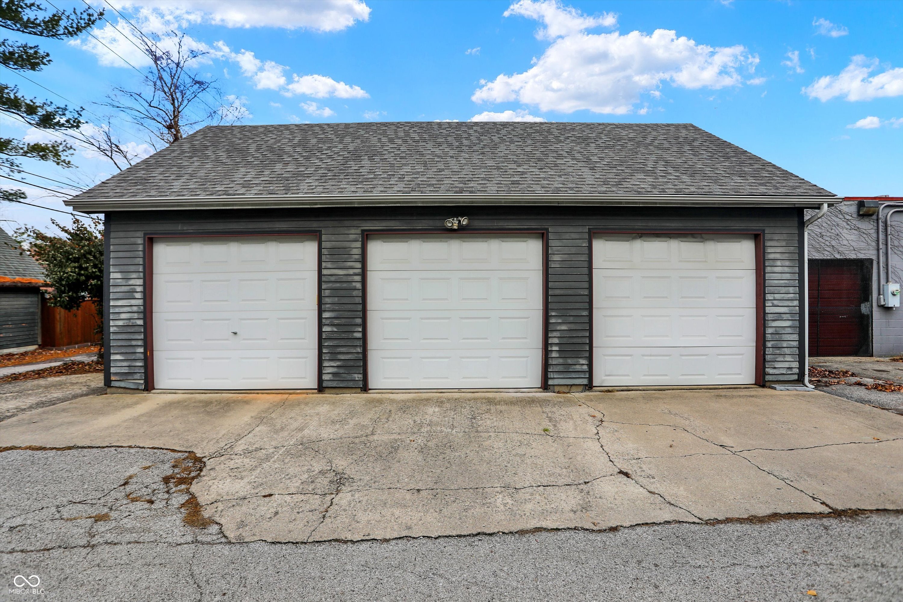 219 E 10th Street