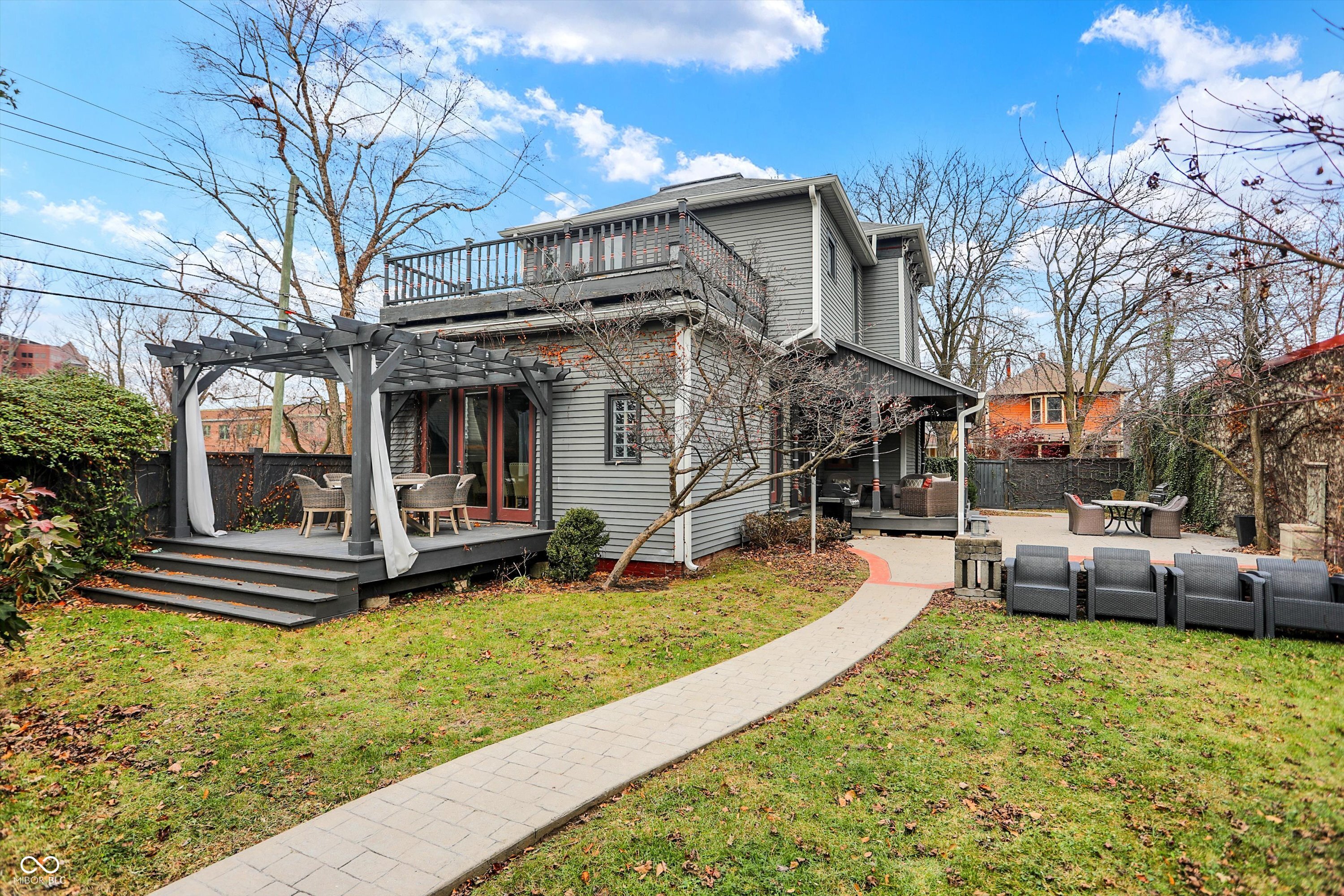 219 E 10th Street