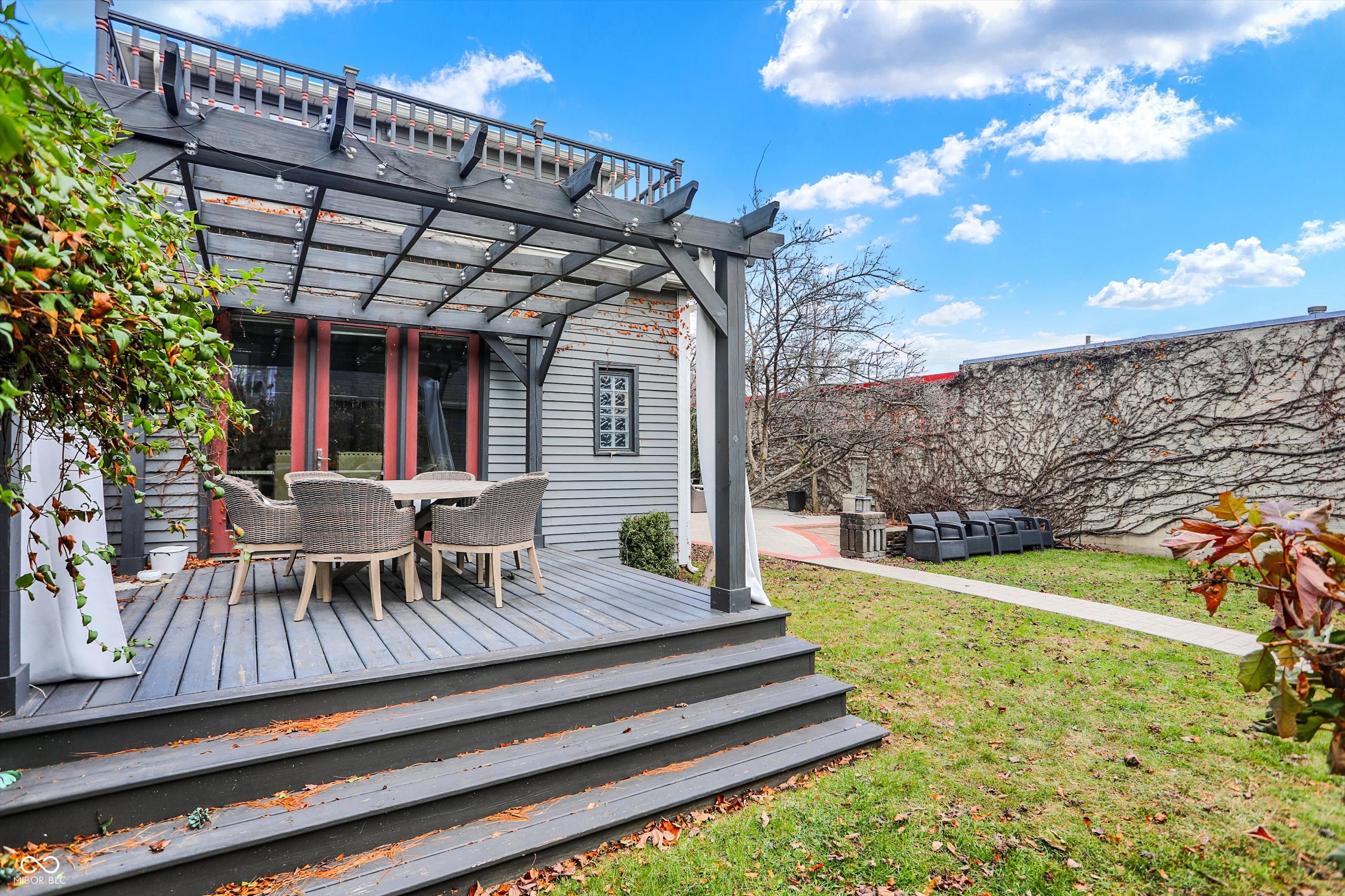 219 E 10th Street