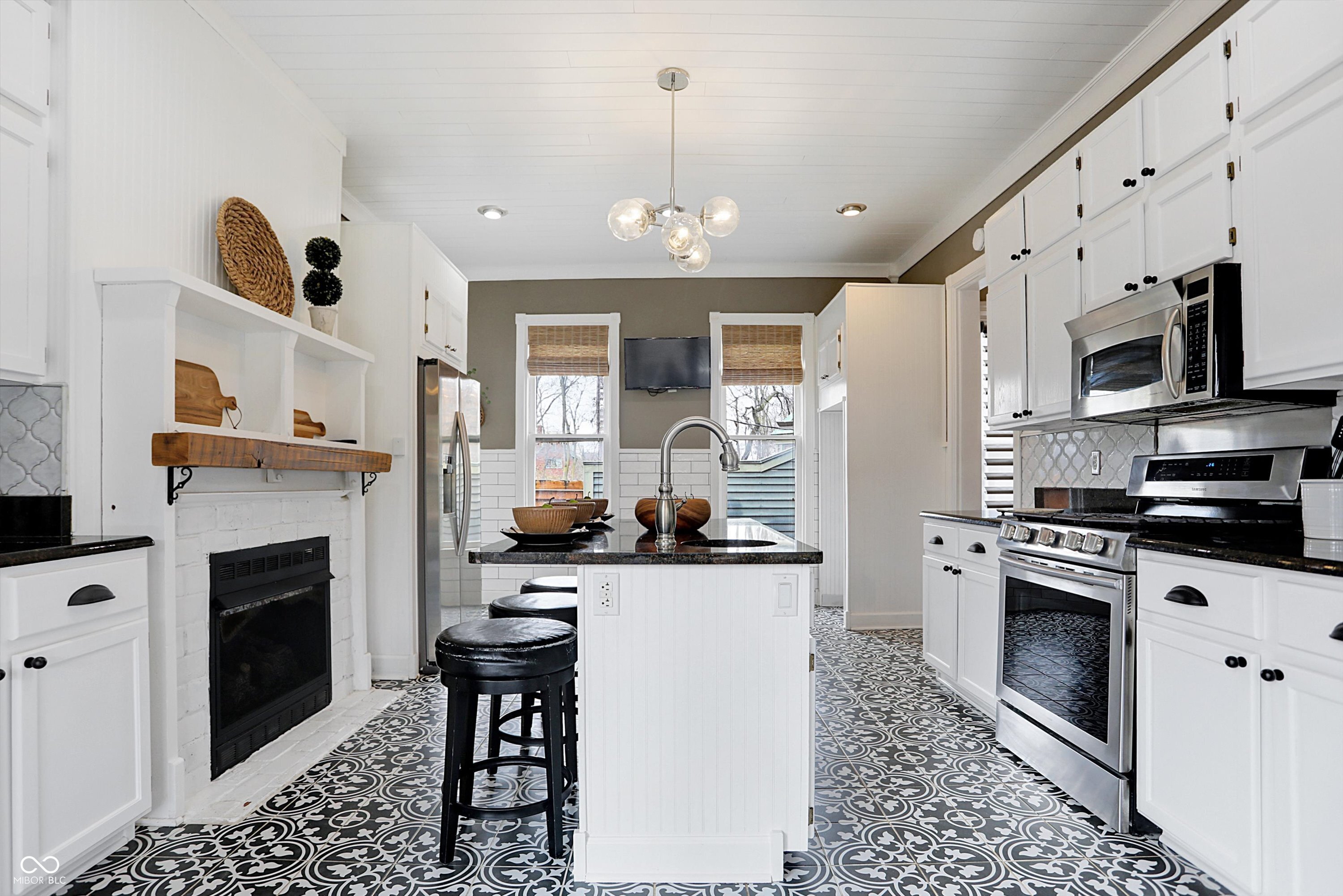 219 E 10th Street