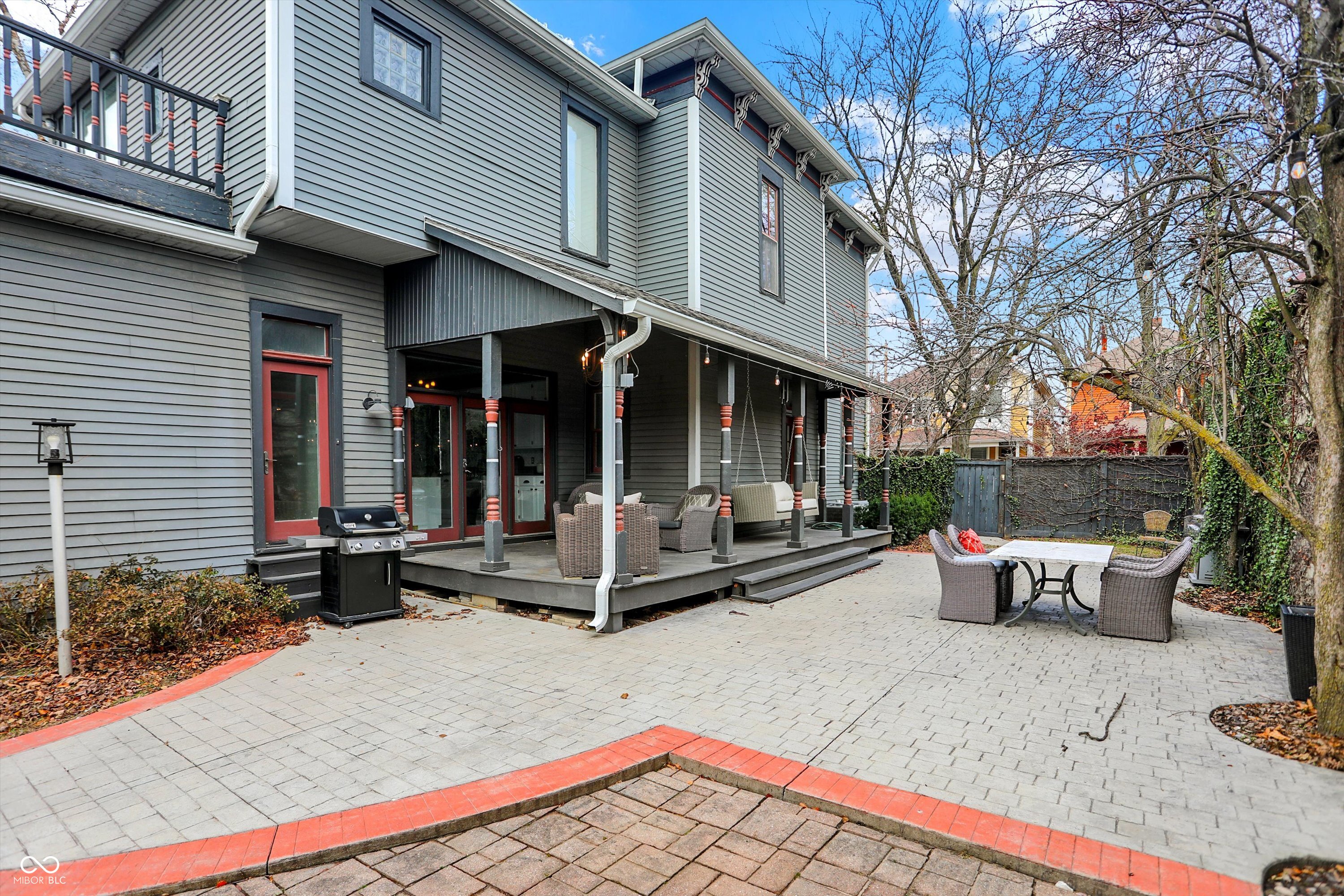 219 E 10th Street