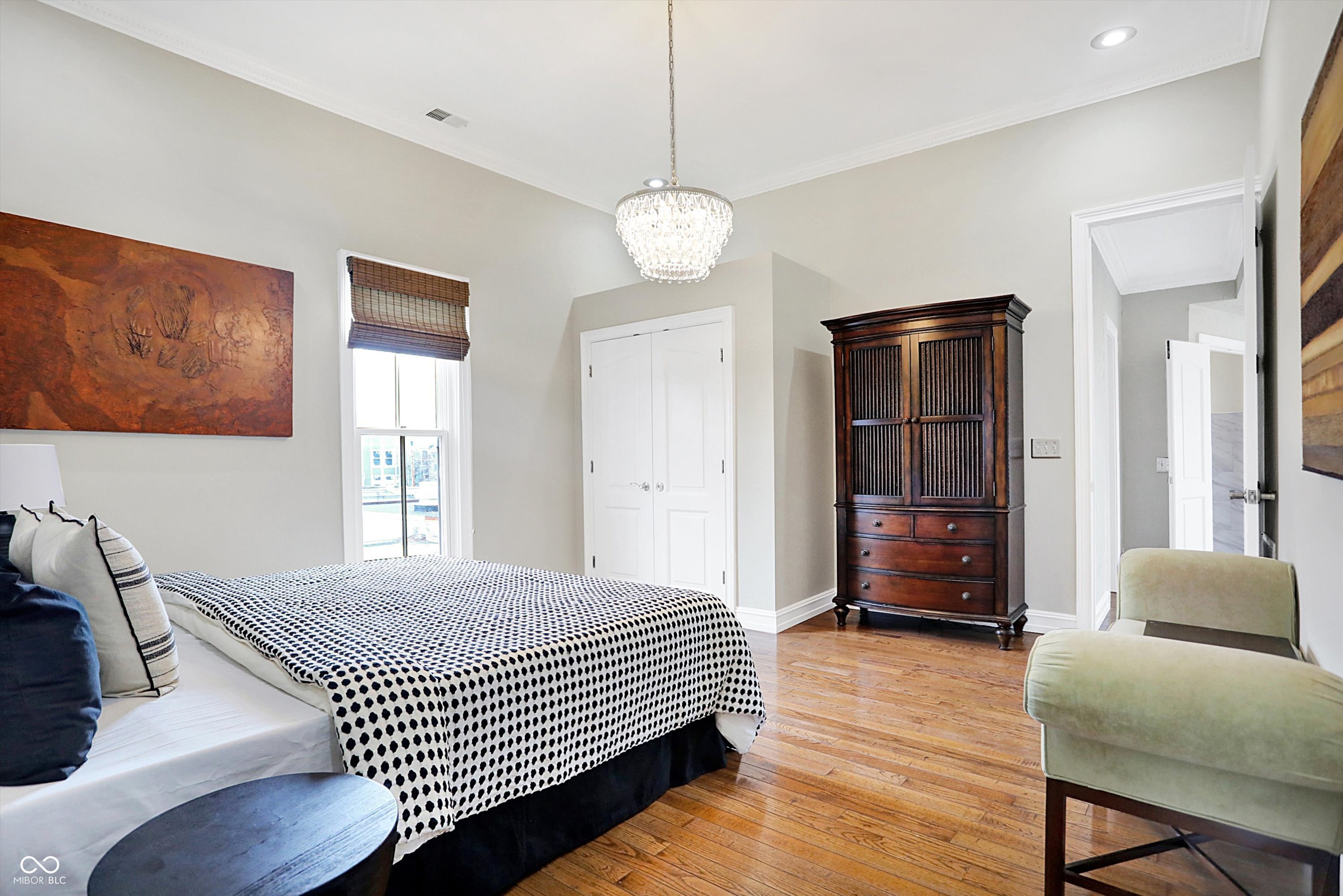 219 E 10th Street