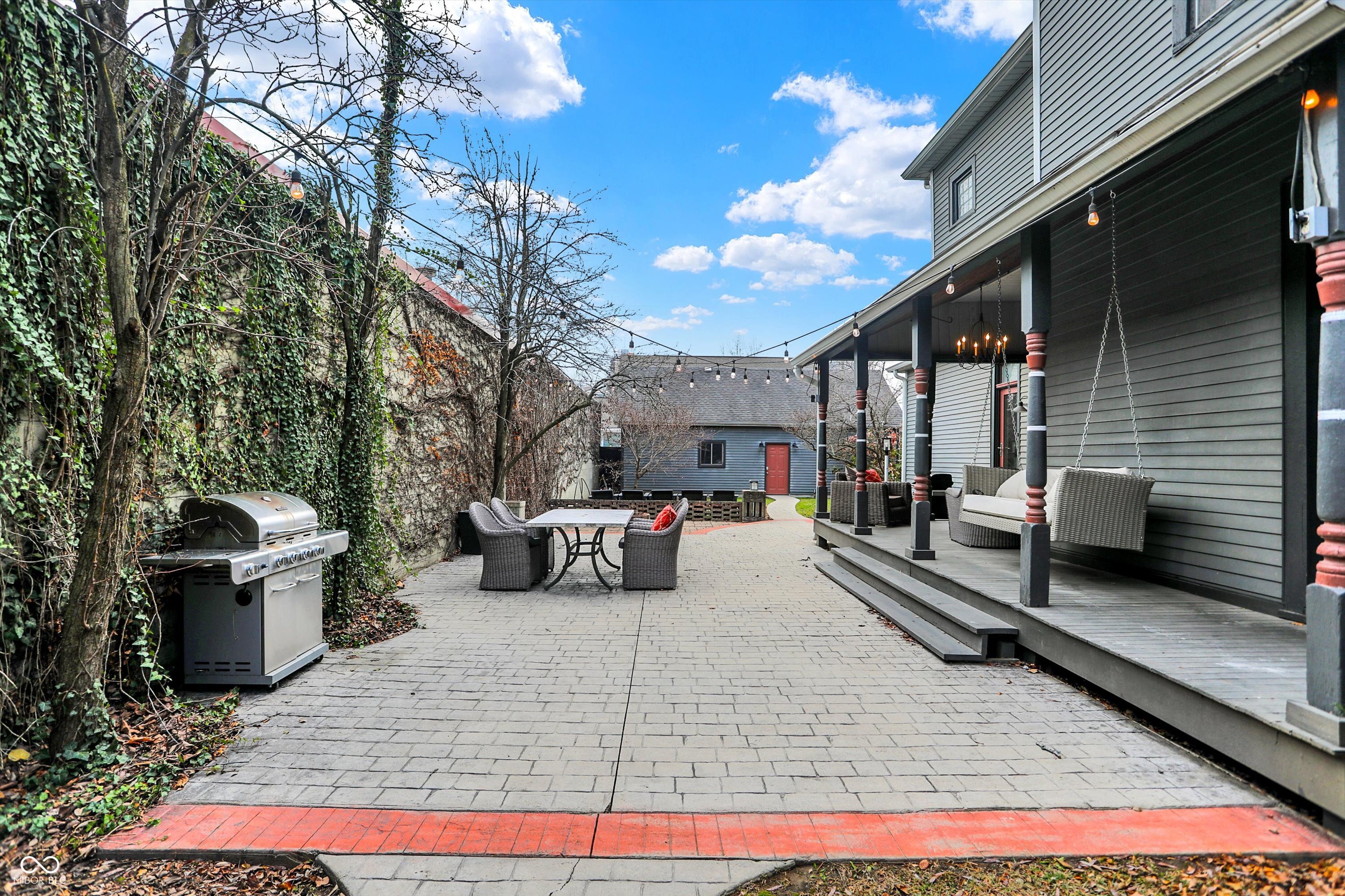 219 E 10th Street