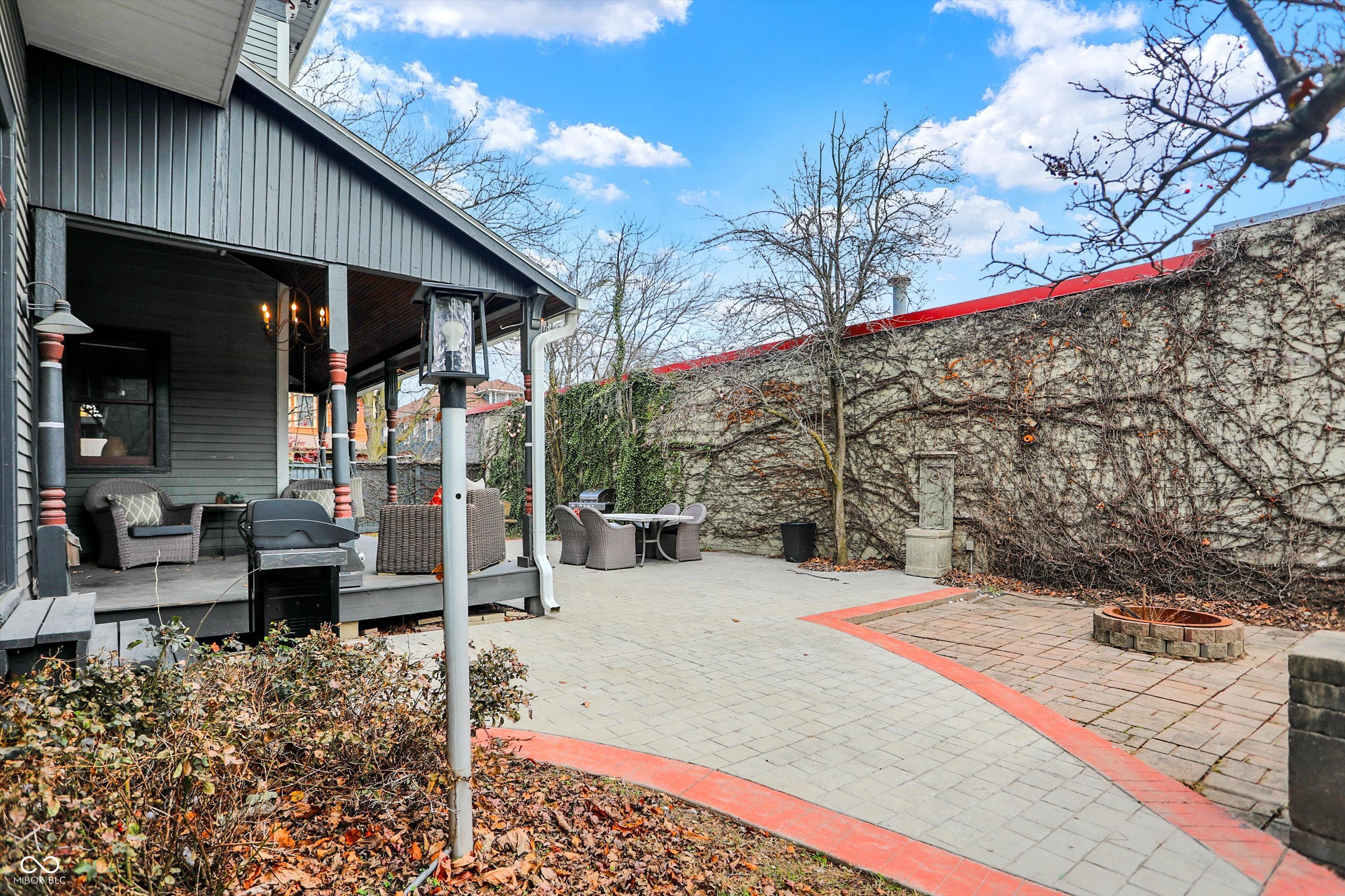 219 E 10th Street